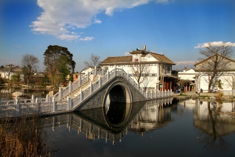 You will spend some leisure time to explore the town, your tour guide will explain the detailed stories about Bai Nationality. Feel free to ask questions if you have. After the tour finished, you can choose to end your tour in Dali or return Kunming. 