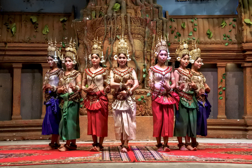 Amazon Angkor Restaurant Apsara Cultural Show and Dinner