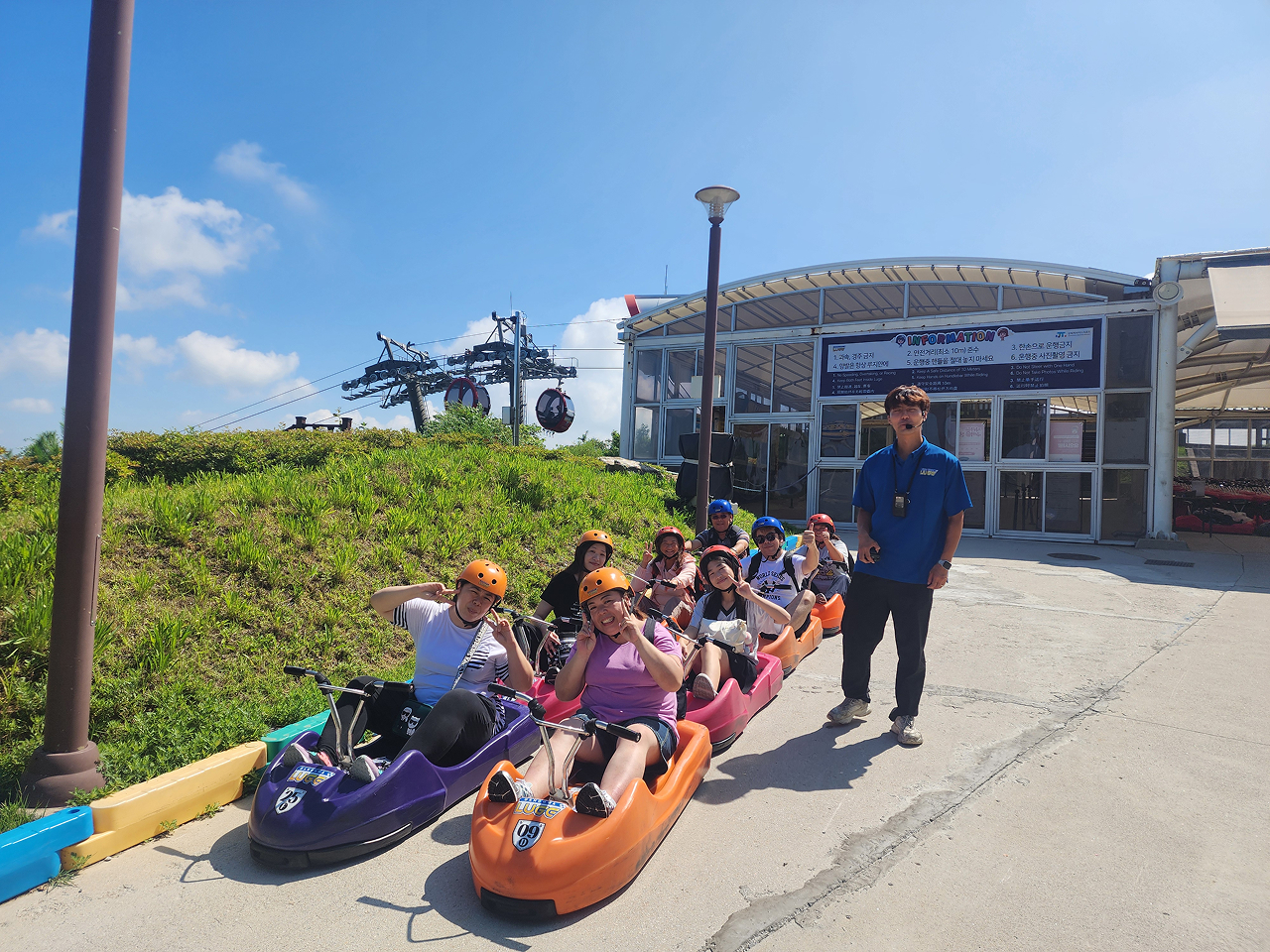 這就像雲霄飛車，但有更多操控性，樂趣也加倍！🛷