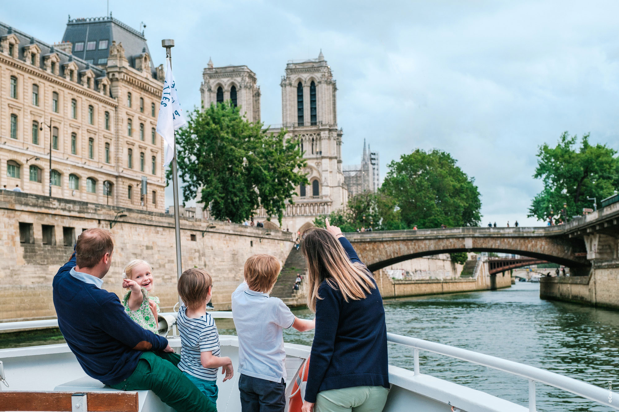Iconic landmarks seen on Paris sightseeing cruise