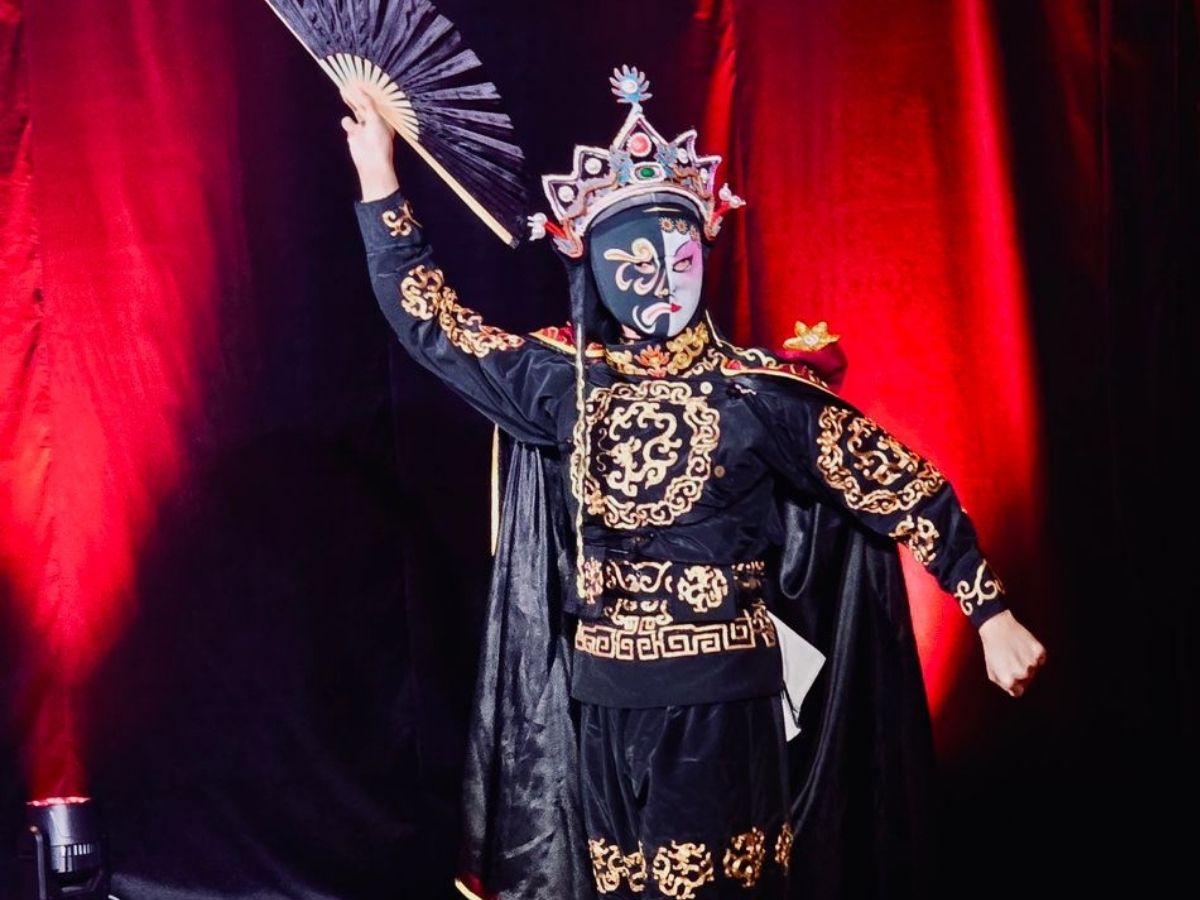 Chinese Face-Changing Performance