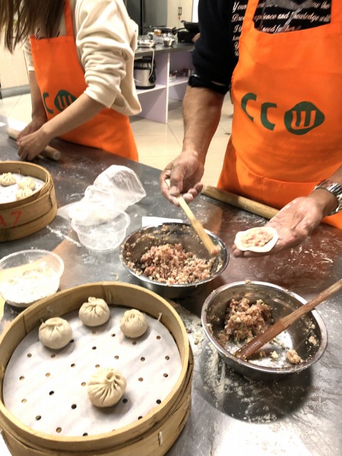 Chinese cooking course + tour guide pick-up + food tasting