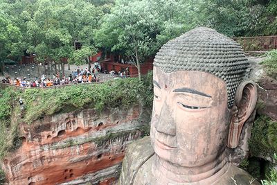 Full-day historical tour of Leshan Giant Buddha and Huanglongxi Ancient Town in Chengdu