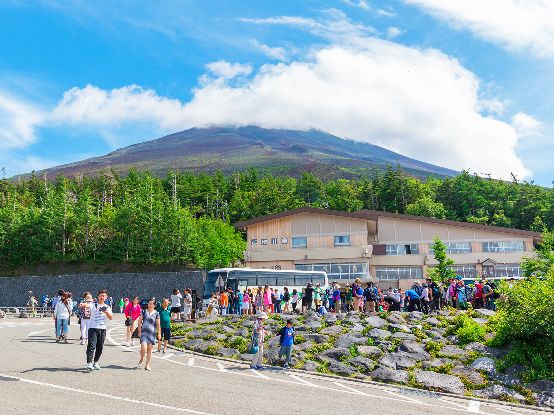 富士山五合+新倉山淺間公園+忍野八海+御殿場奧萊