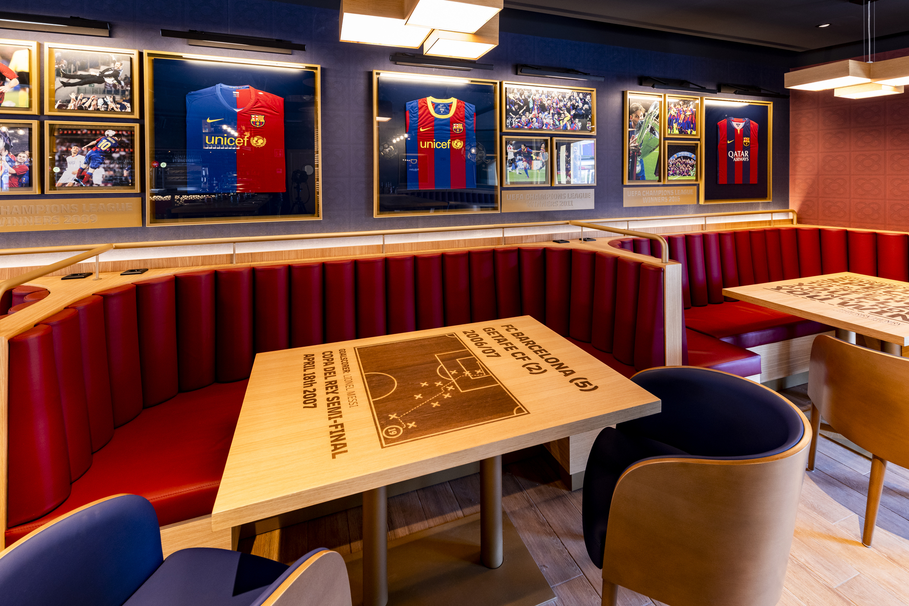 從博物館大廳到 FCB 咖啡廳,每個角落都頌揚著巴薩的精神。 從博物館大廳到 FCB 咖啡廳,每個角落都頌揚著巴薩的精神。