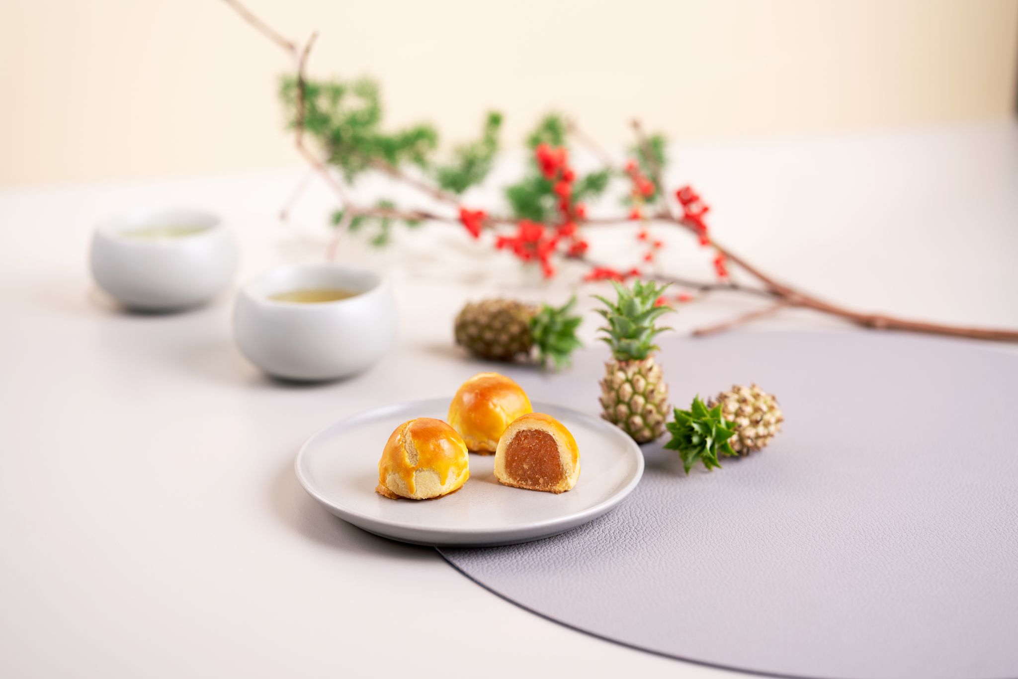 Kele Golden Pineapple Ball