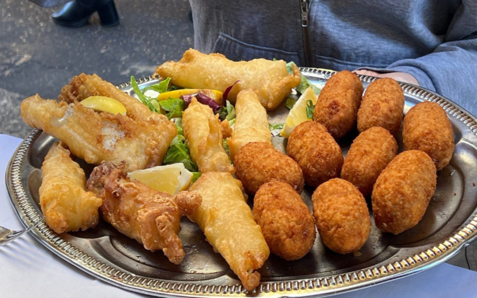 探索隱藏在巷弄間的家族經營餐館與冰淇淋店，品嚐道地的羅馬菜餚與地方特色美食