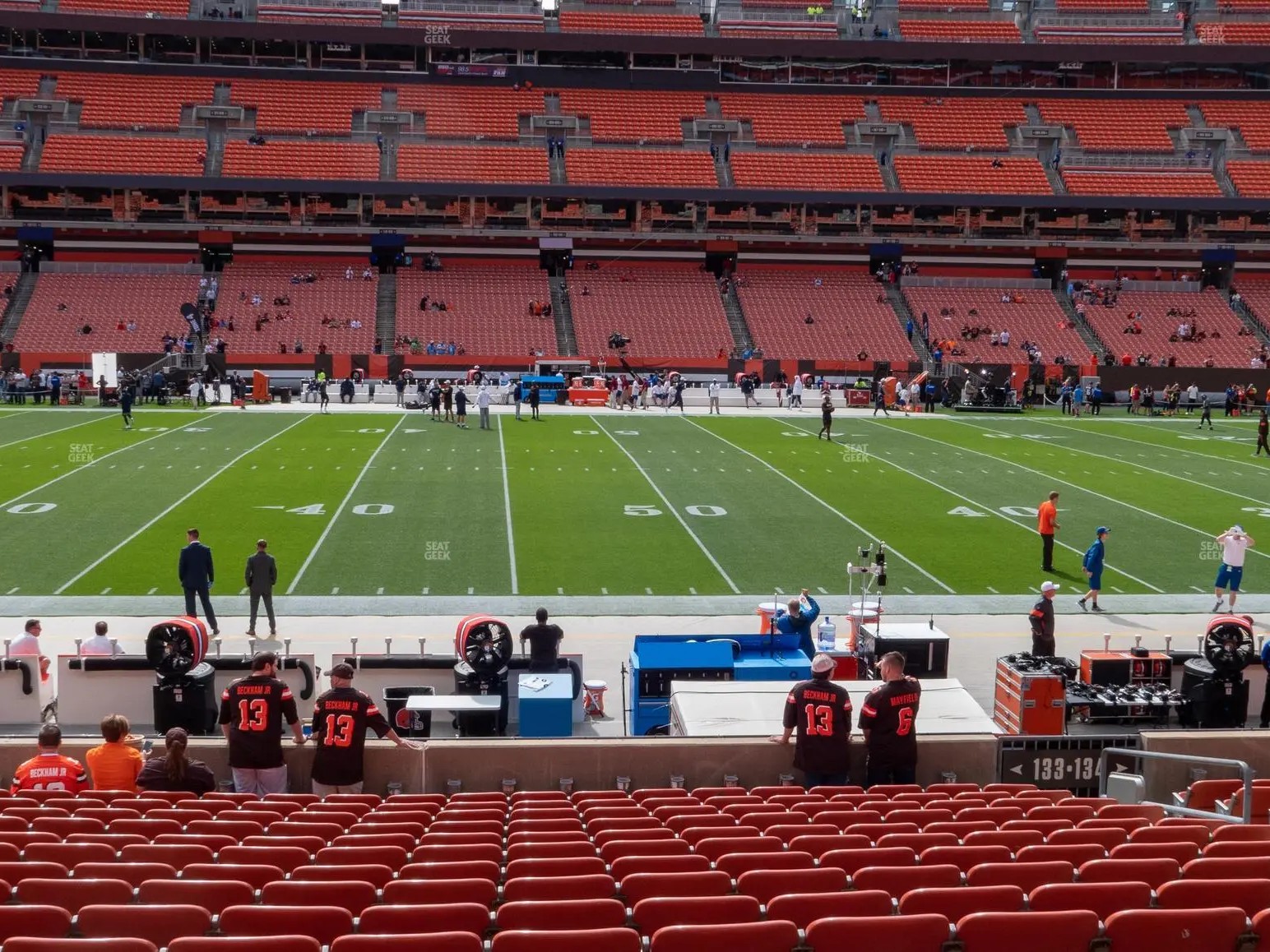 選擇場邊座位，享受無與倫比的近距離觀賽體驗，將精彩視野與熱血氛圍盡收眼底