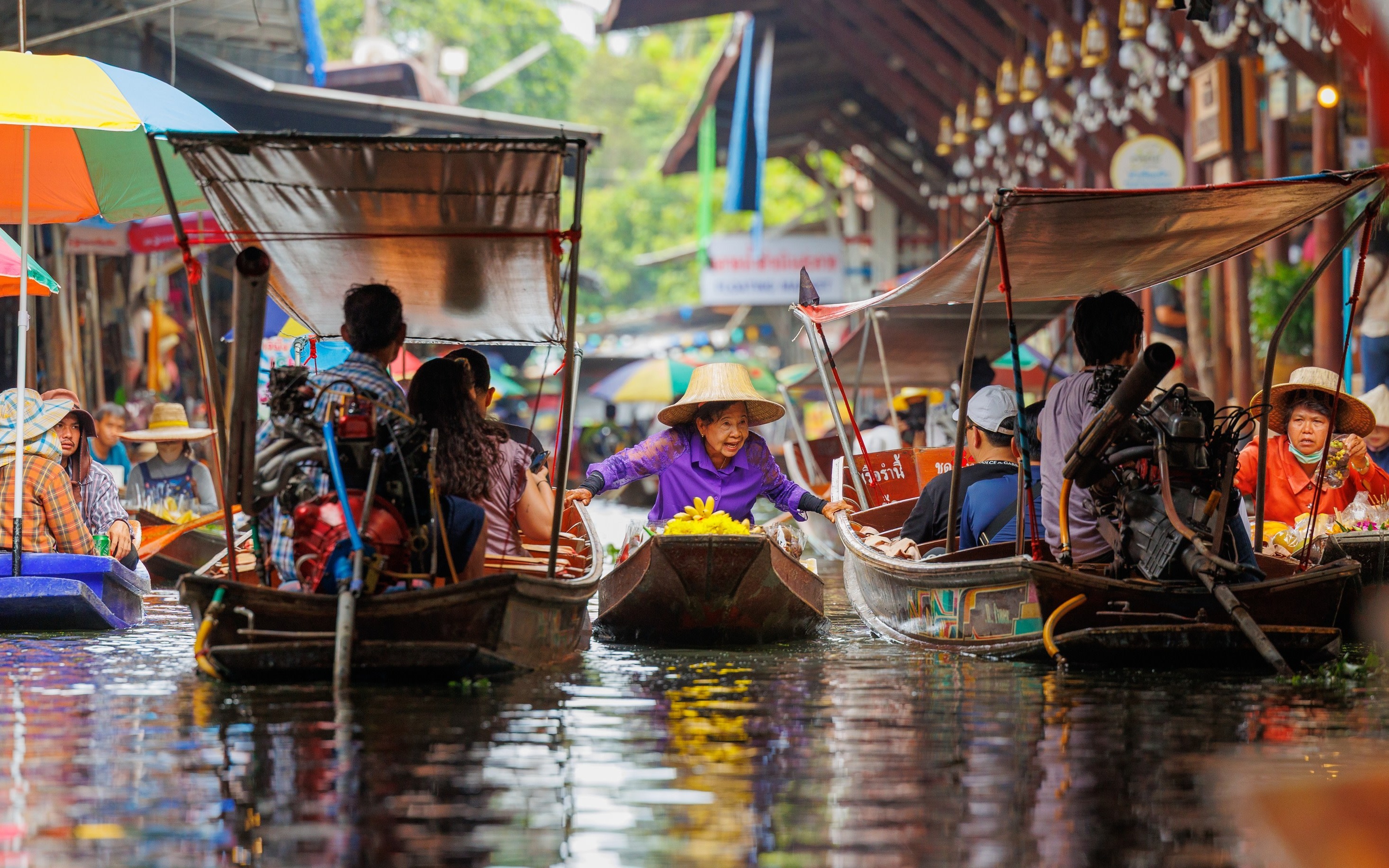 Damnoen Saduak Floating Market and Maeklong Railway Market Tour