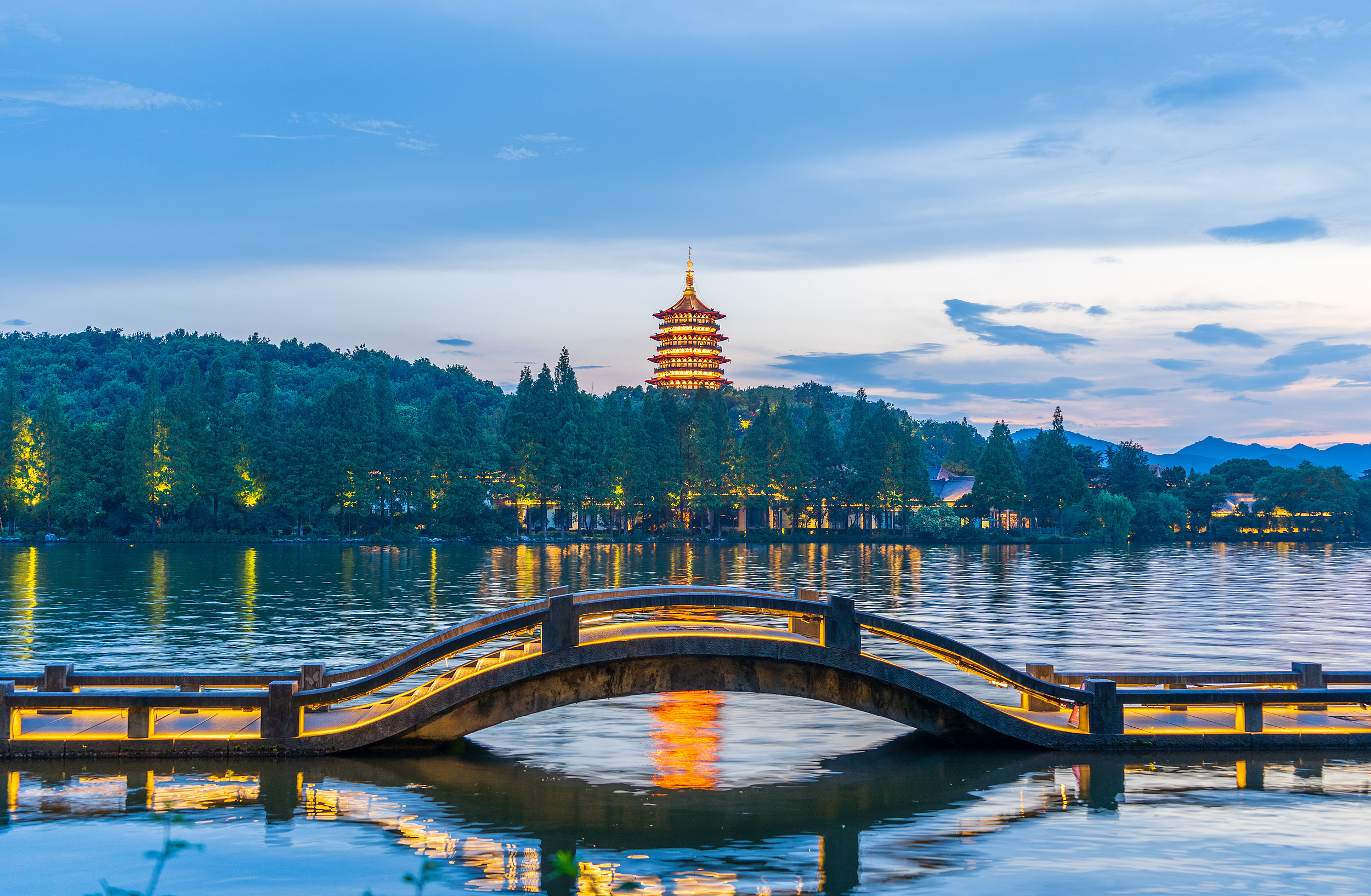 6-Day Tour of Shanghai Legoland + Suzhou + Hangzhou + Wuzhen