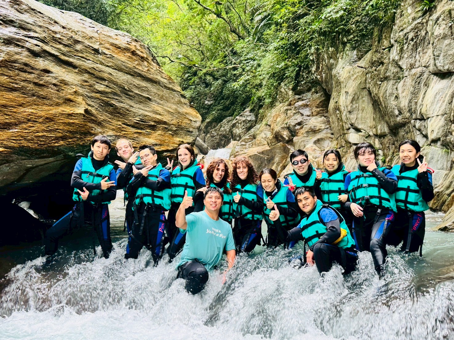 Yilan: Nanao Jinyue Waterfall Canyoning and Cliff Jumping Experience