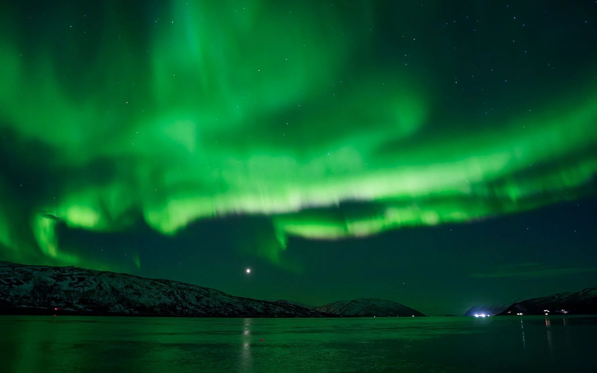 盡享無限時數與里程，舒適追逐極光！