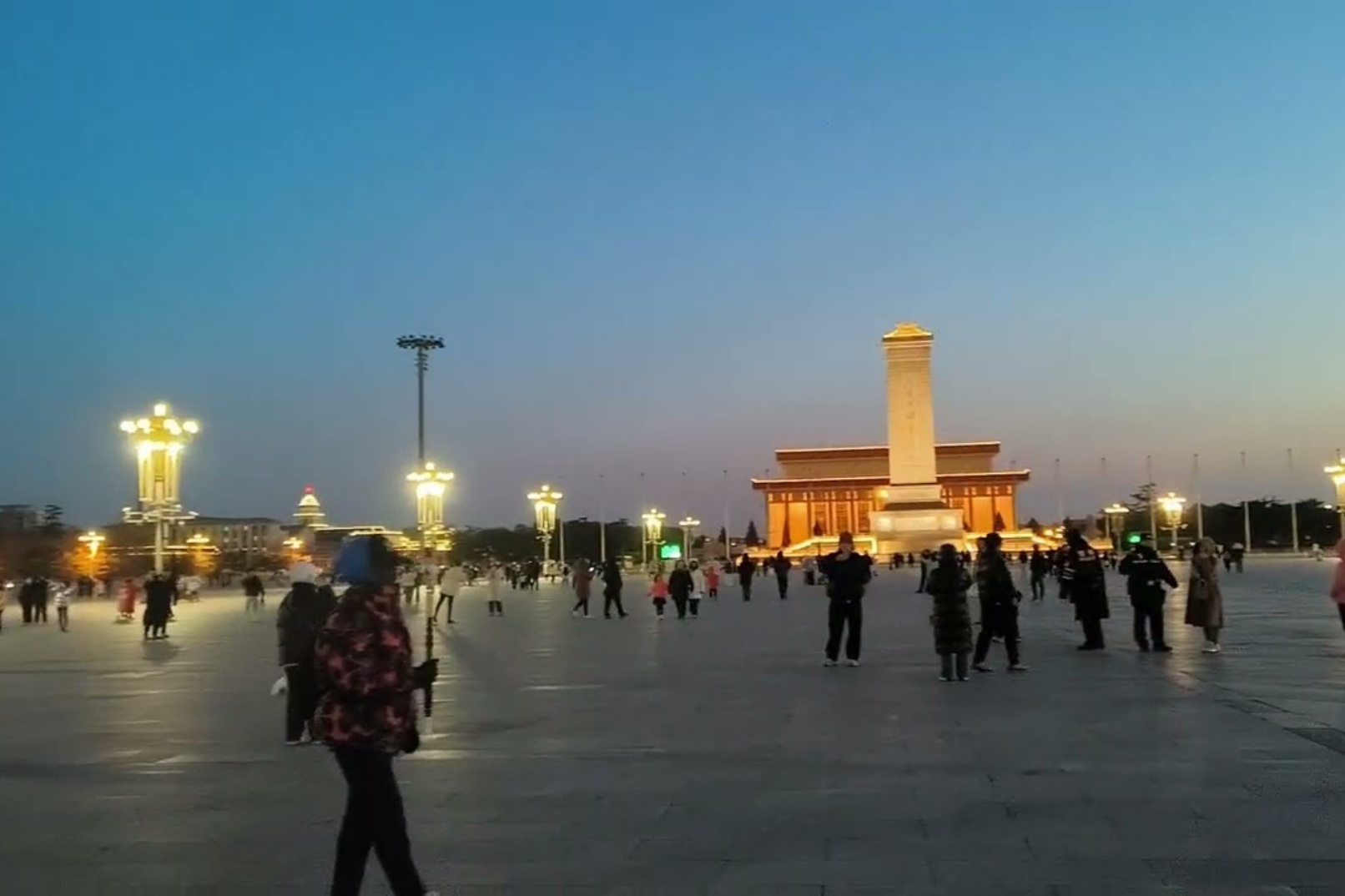 北京夜景citywalk：天安門廣場+前門大街+大柵欄+後海+南鑼鼓巷+鼓樓夜遊（英語導遊可升級小包團）