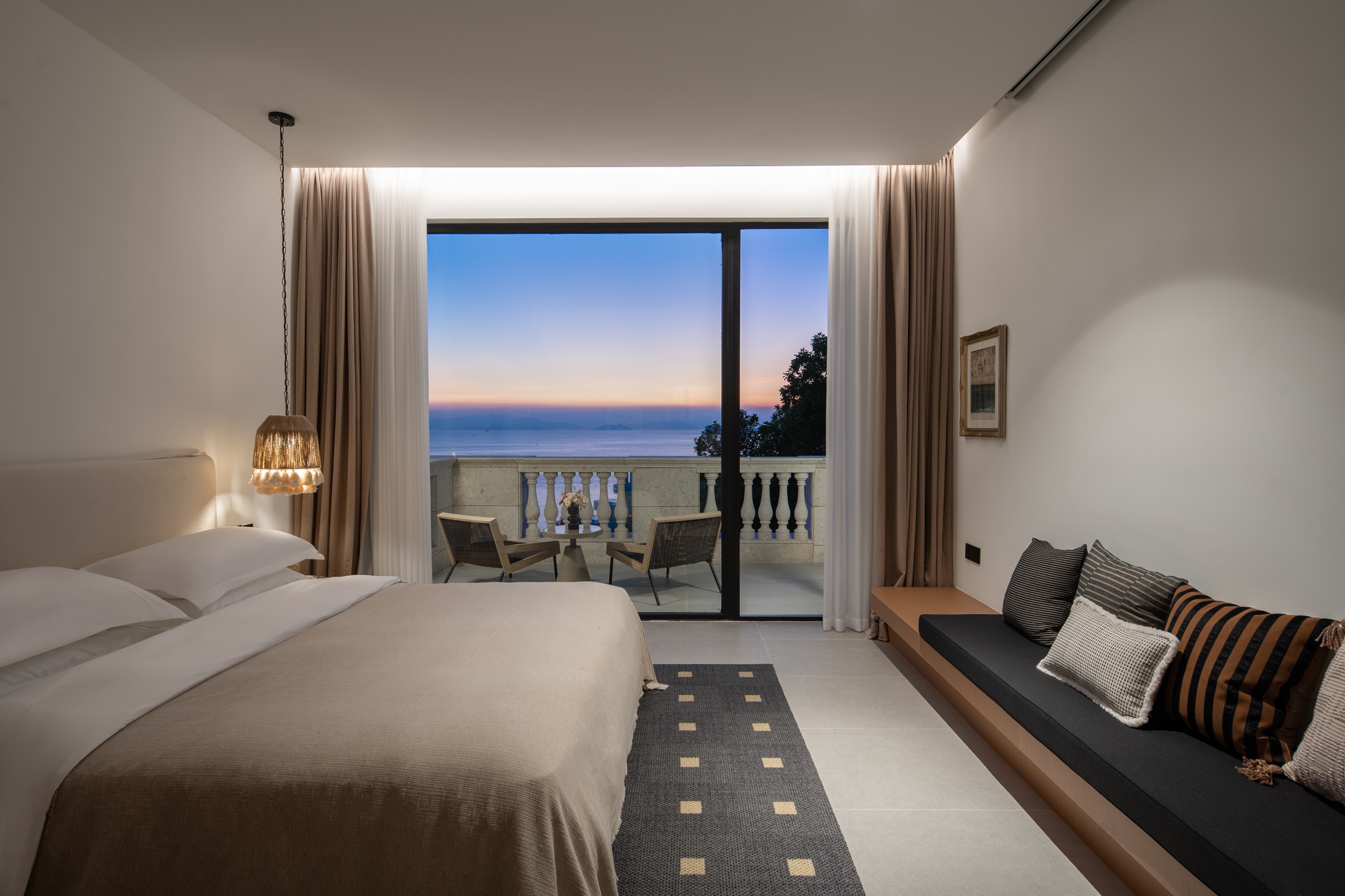 Dome Terrace Pool King Room