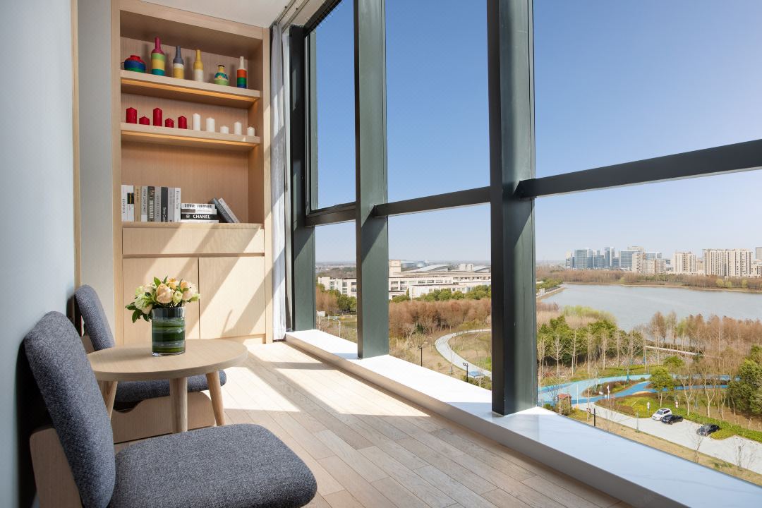 【】Shanghai Dishui Lake Holiday Inn