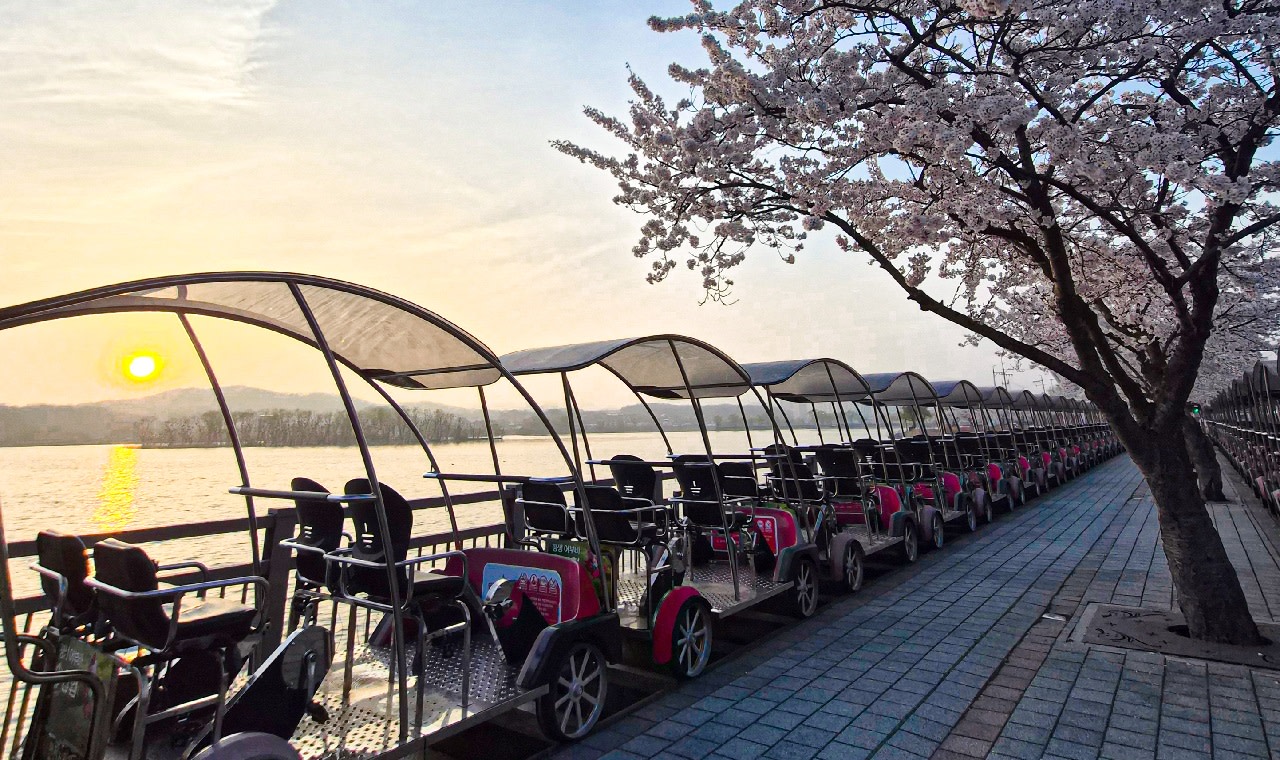 Seoul Uiwang Rail Park & Korean Folk Village Full-Day Tour