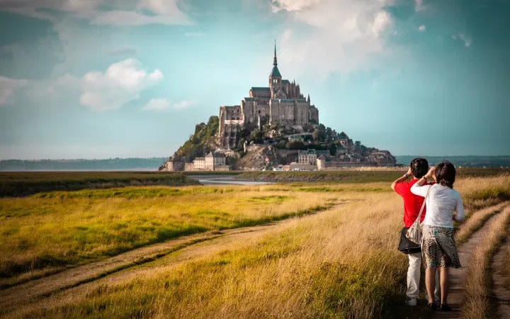 Mont Saint-Michel & Omaha Beach Full-Day Small Group Tour from Paris