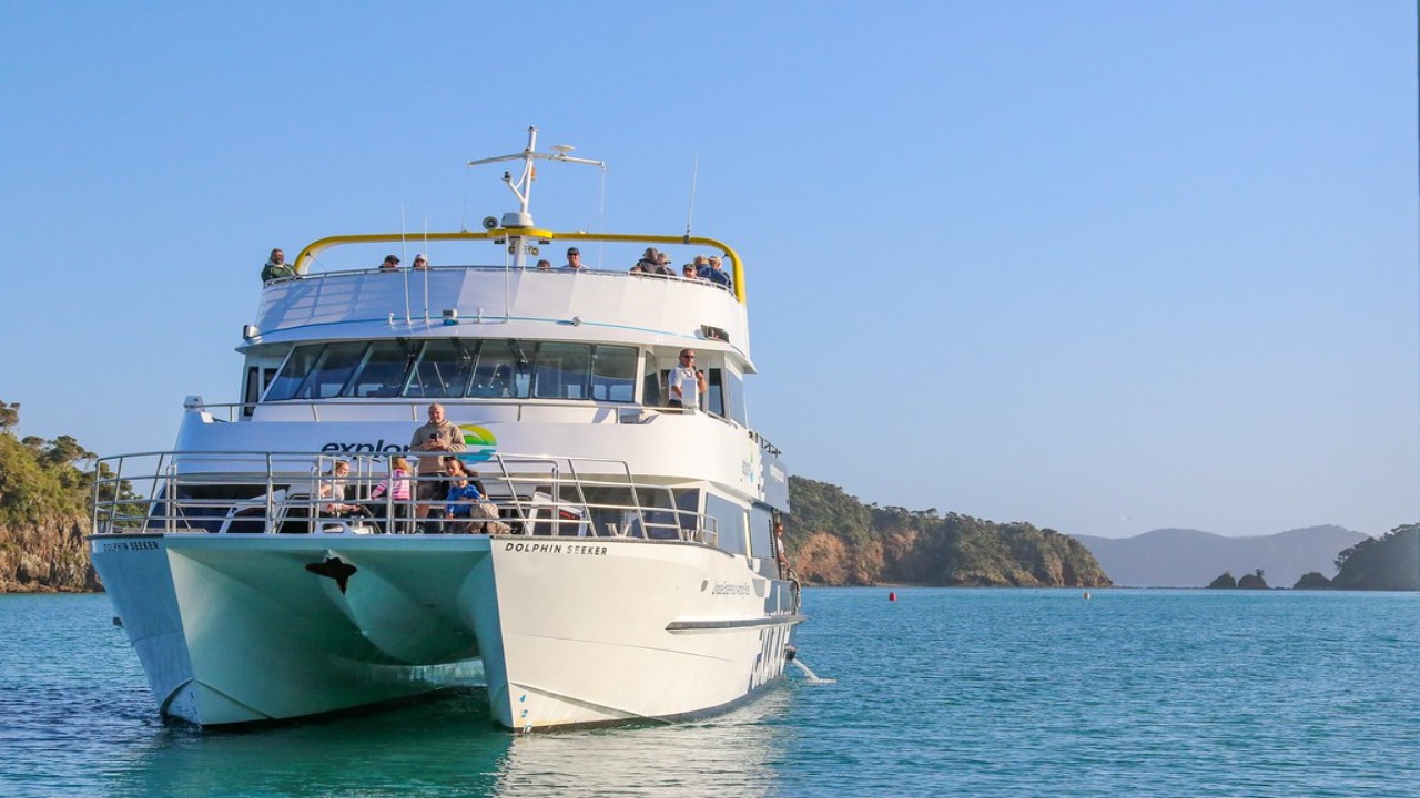 Discover the Bay Hole in the Rock Cruise includes Island Lunch