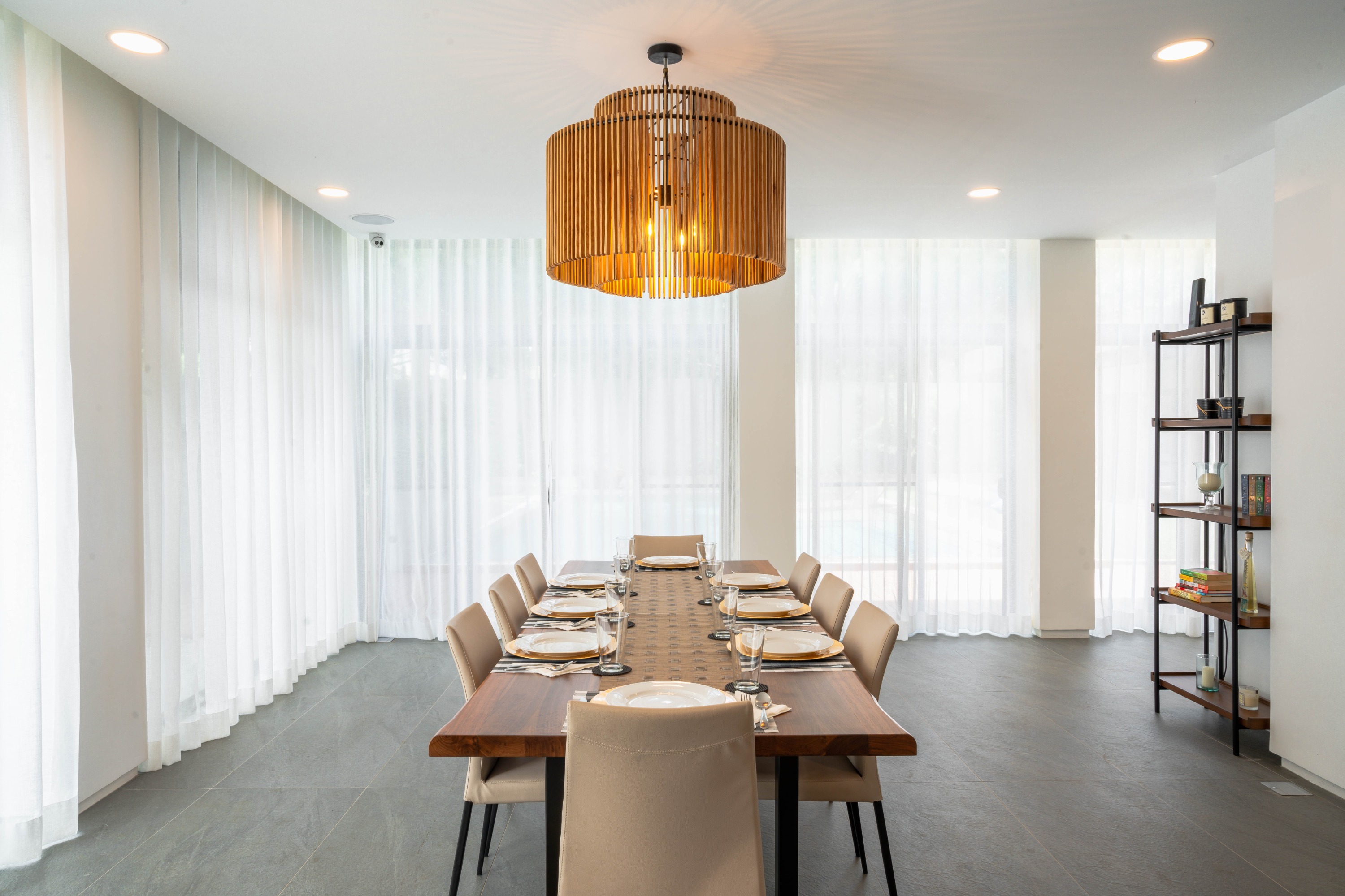 dining area for 8 people