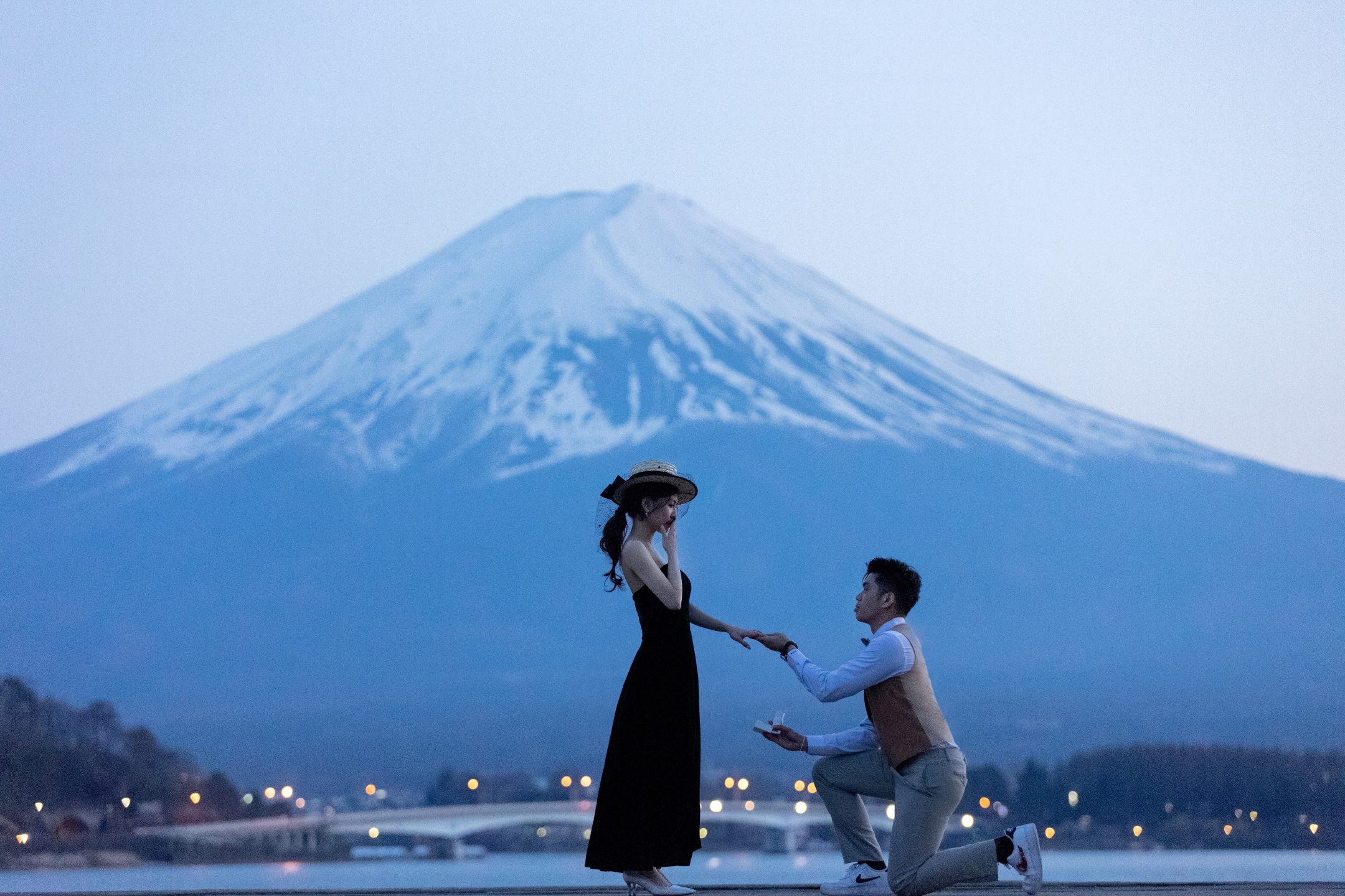 波浪橋（Naminami Bridge） - 質樸迷人的木拱橋，可欣賞富士山美景，是情侶拍攝浪漫照片的理想之地