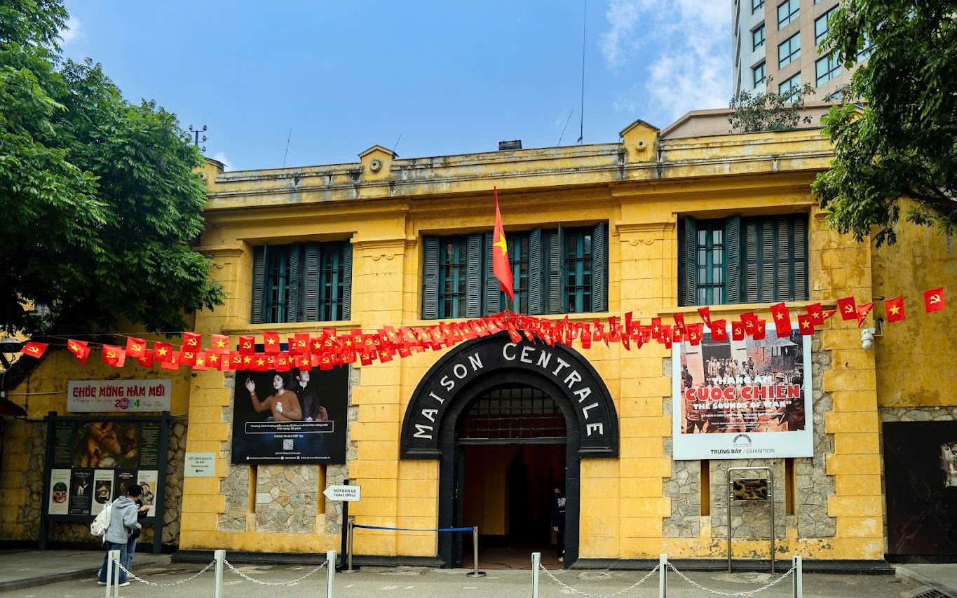 Hanoi Half-Day Walking Tour: Hoa Lo Prison Museum & Vietnamese Women’s Museum 