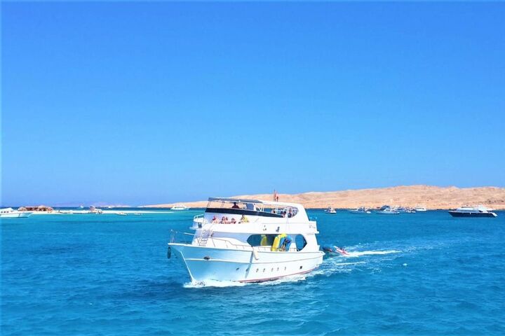 洪加達出發 - 烏托邦島浮潛之旅（含午餐）
