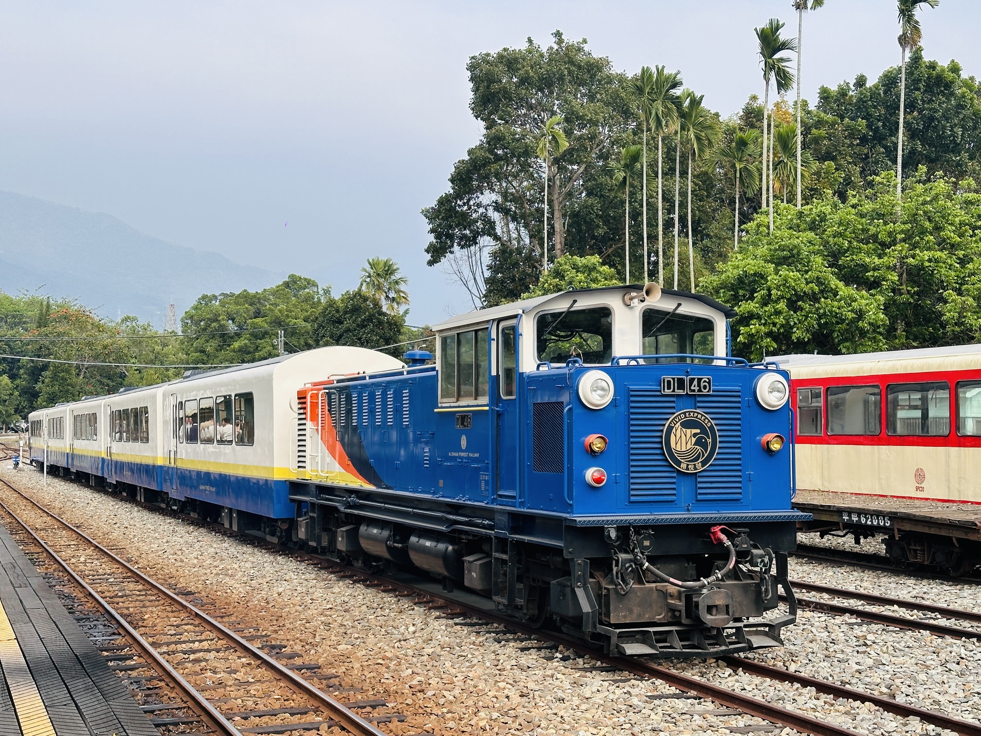Chiayi Alishan - Xuyue Sightseeing Train