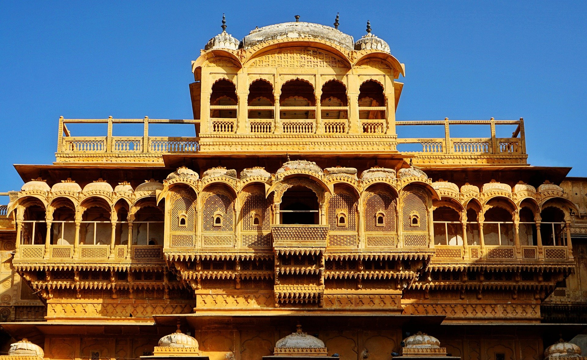 10 Days Jodhpur, Jaisalmer, Bikaner, Jaipur & Agra Tour + Guide