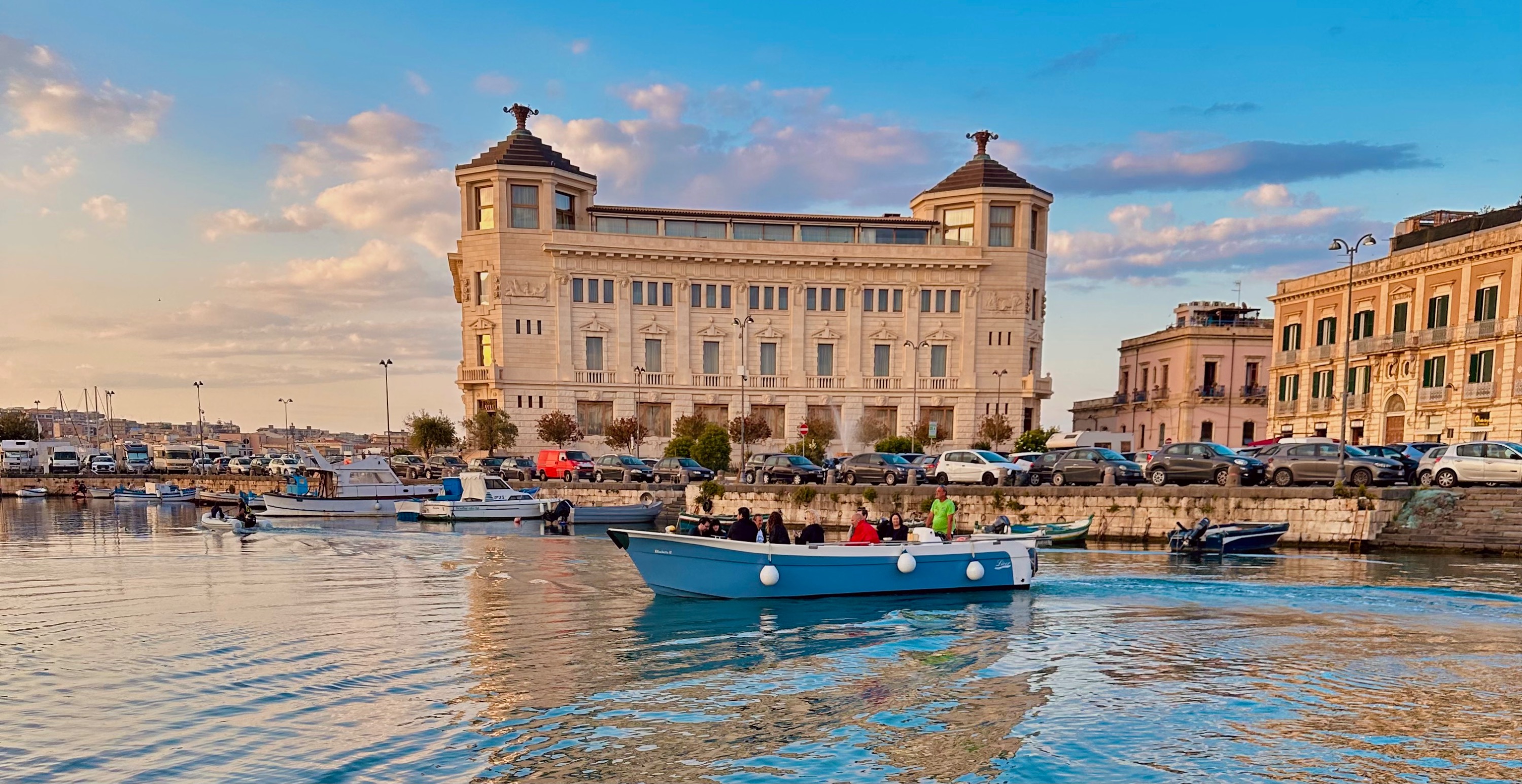 Tour in barca sull'isola di Ortigia e alle grotte marine