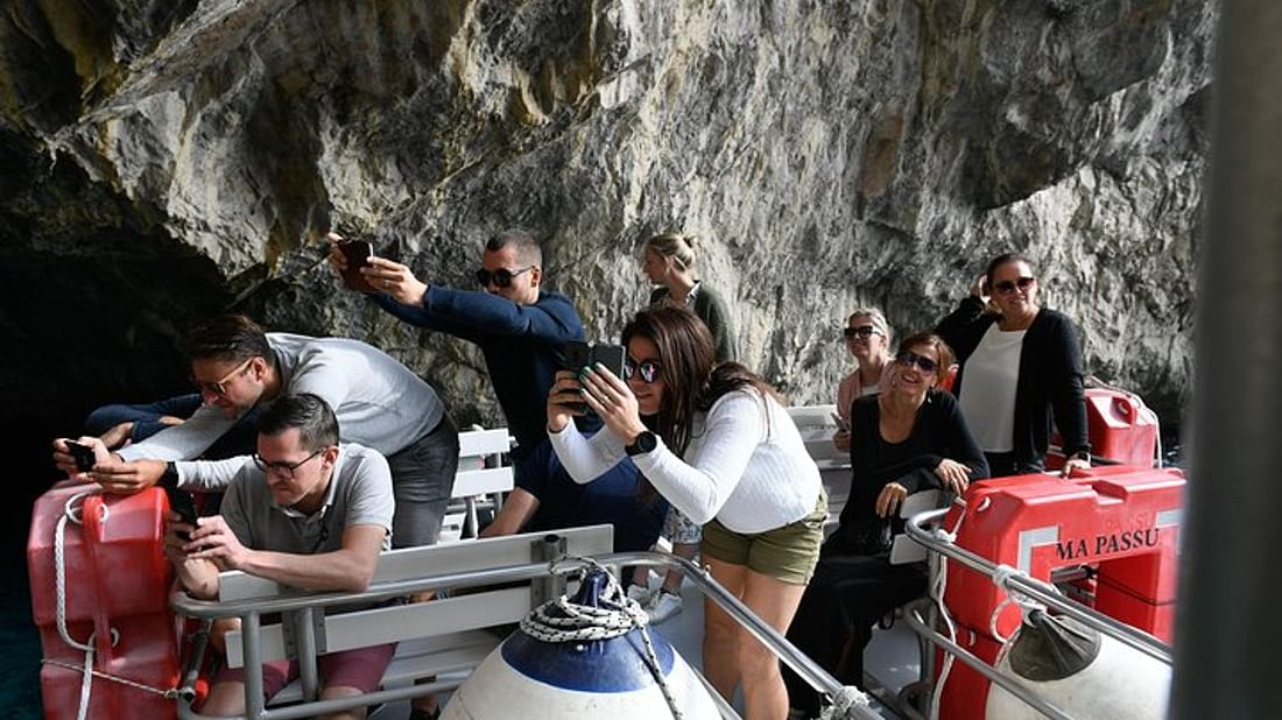 Capri mini cruise and city sightseeing tour from Naples
