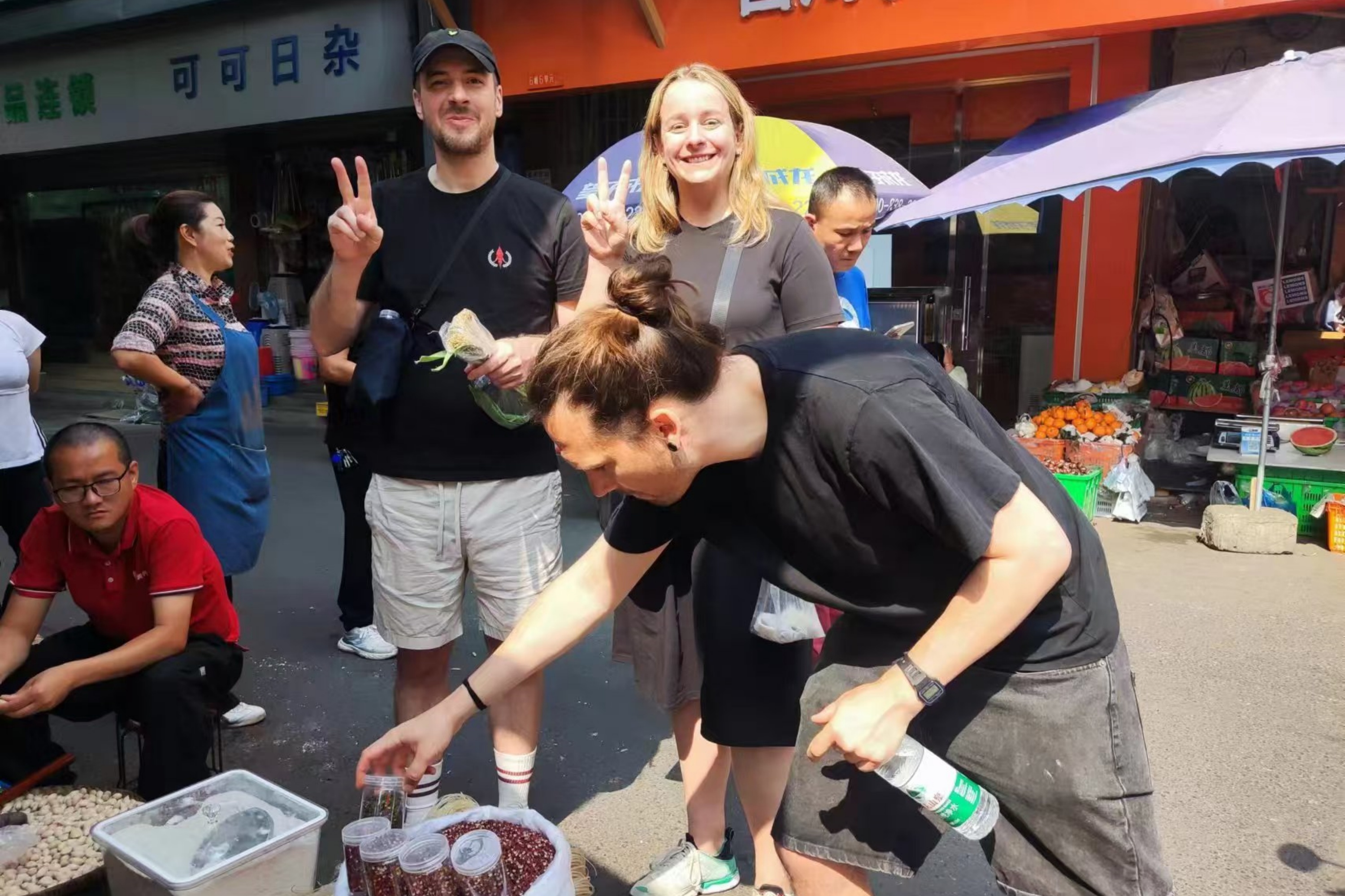 穿過巷子裡的當地市場，參與一場地道川味美食烹飪之旅- Eatwith