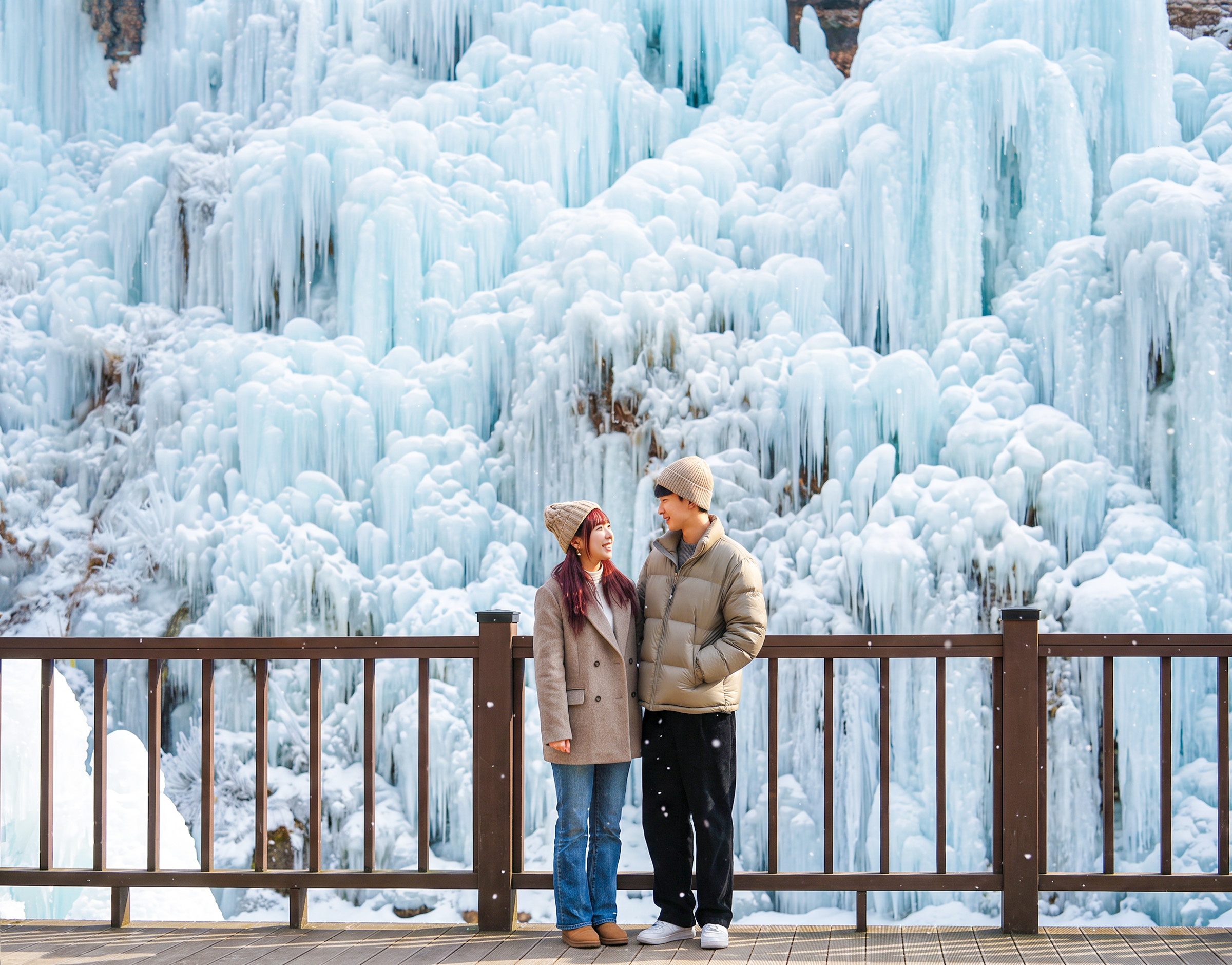 Stroll through this frozen wonderland, soak in the serene beauty.