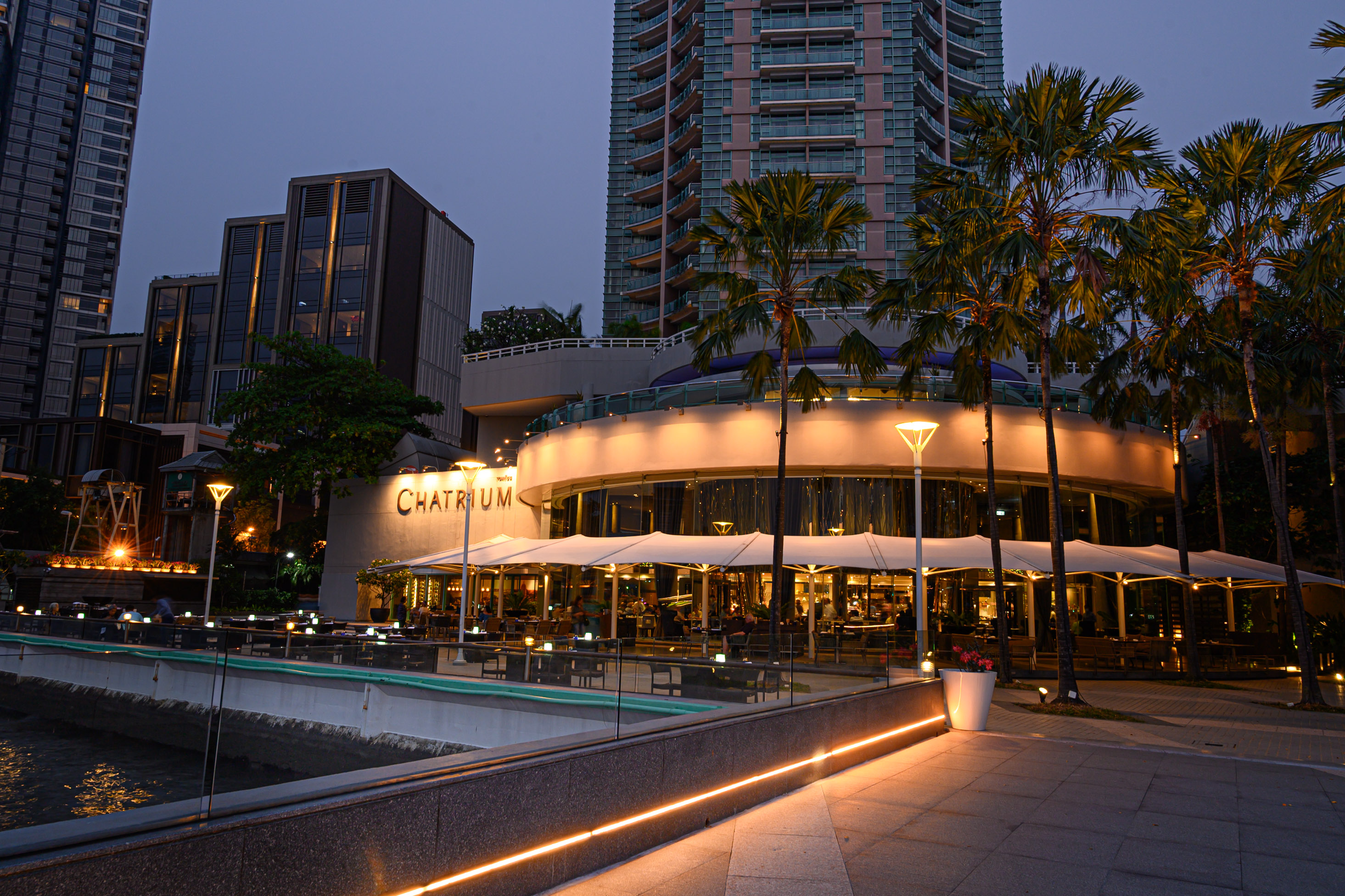 曼谷河畔察殿河濱酒店自助餐