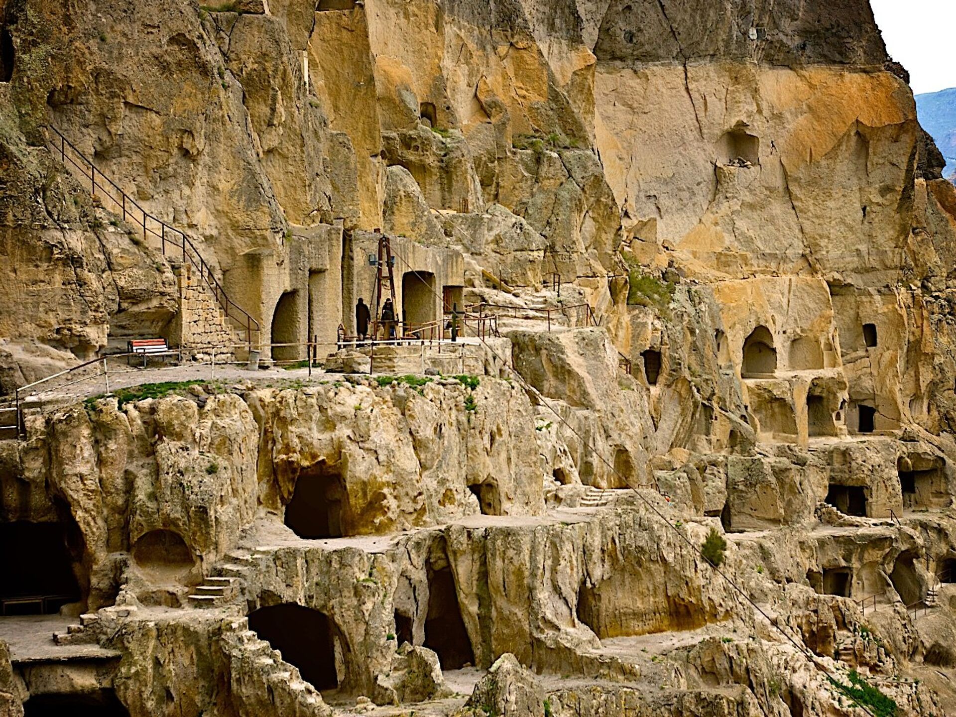 Georgia: Vardzia & Rabati Castle One-Day Tour