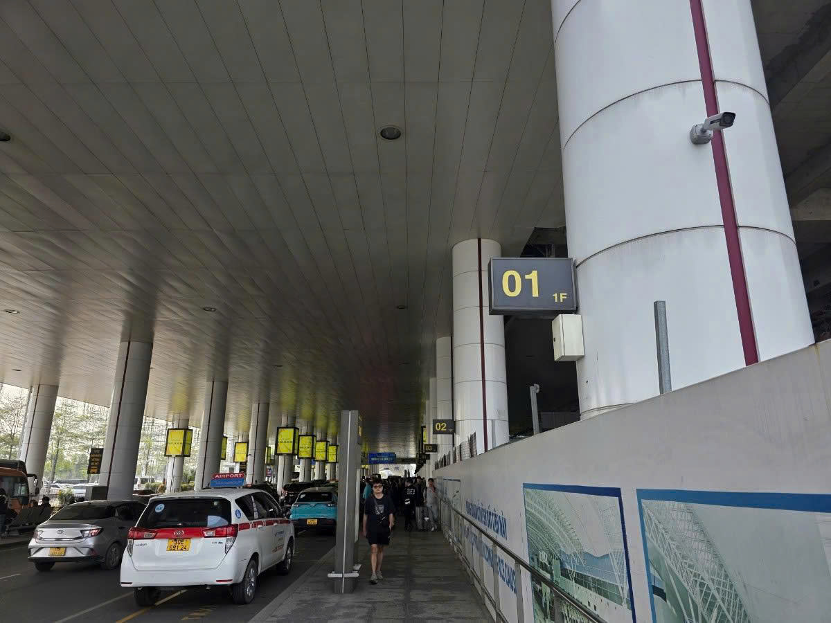 內排國際機場國際航站樓集合地點：1樓，1號柱