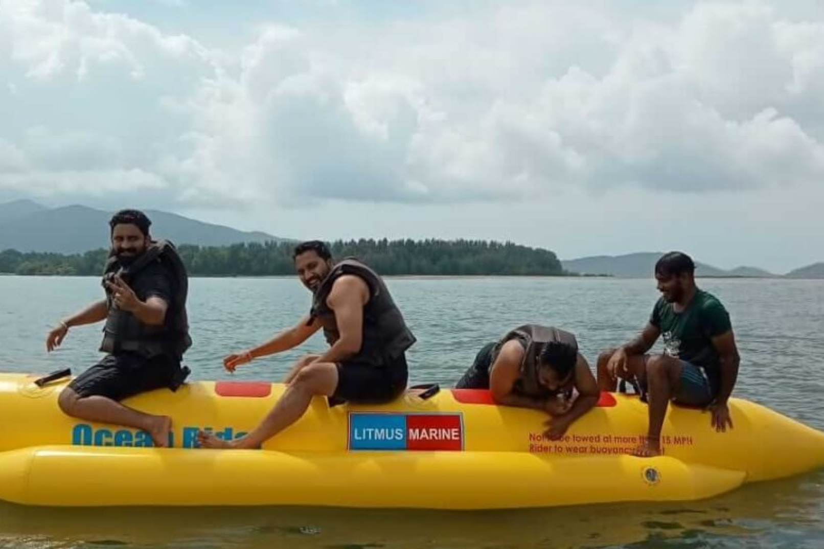 Dwarka: Banana Boat Ride