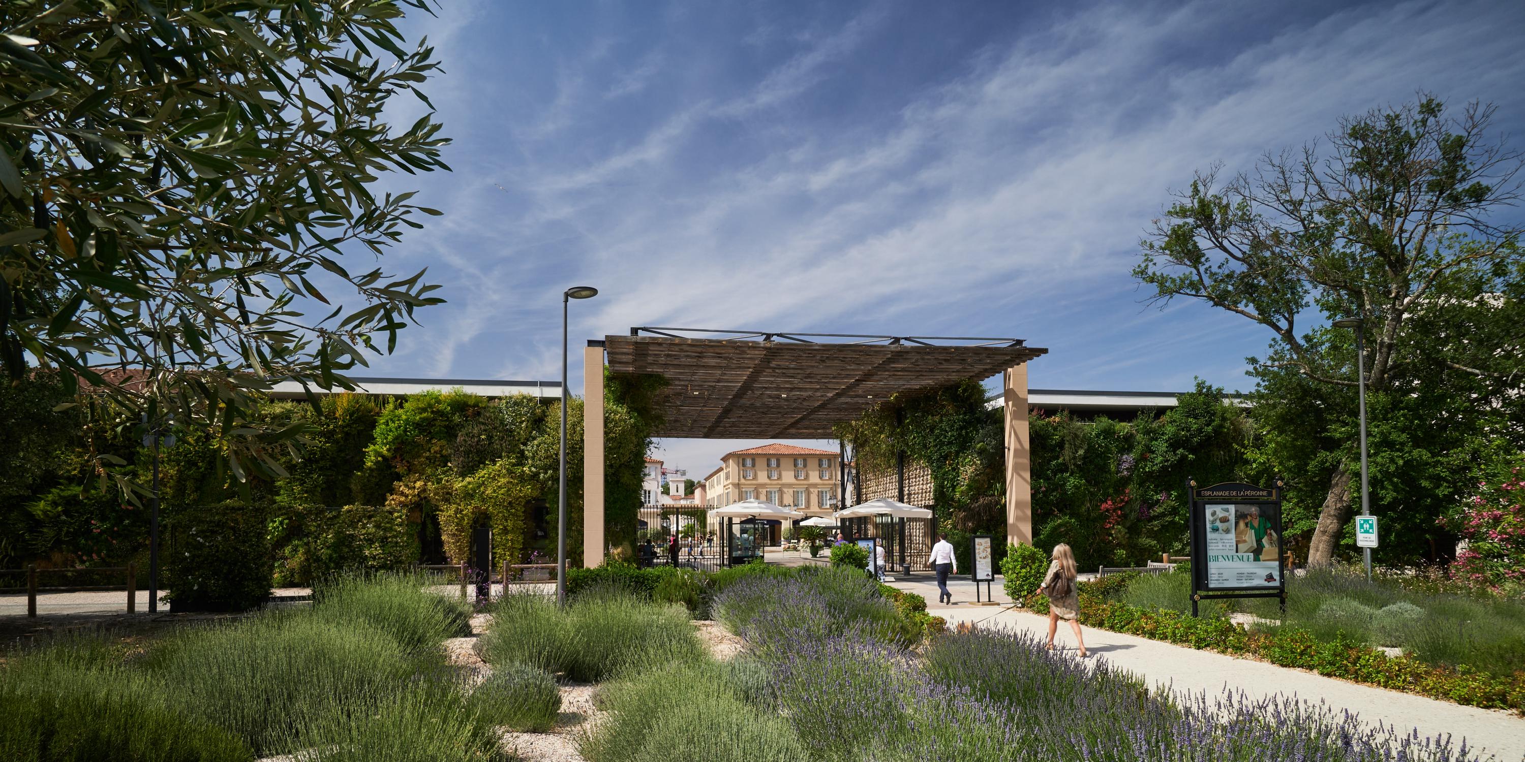 Outlet Provence : roundtrip transportation from AIX-EN-PROVENCE