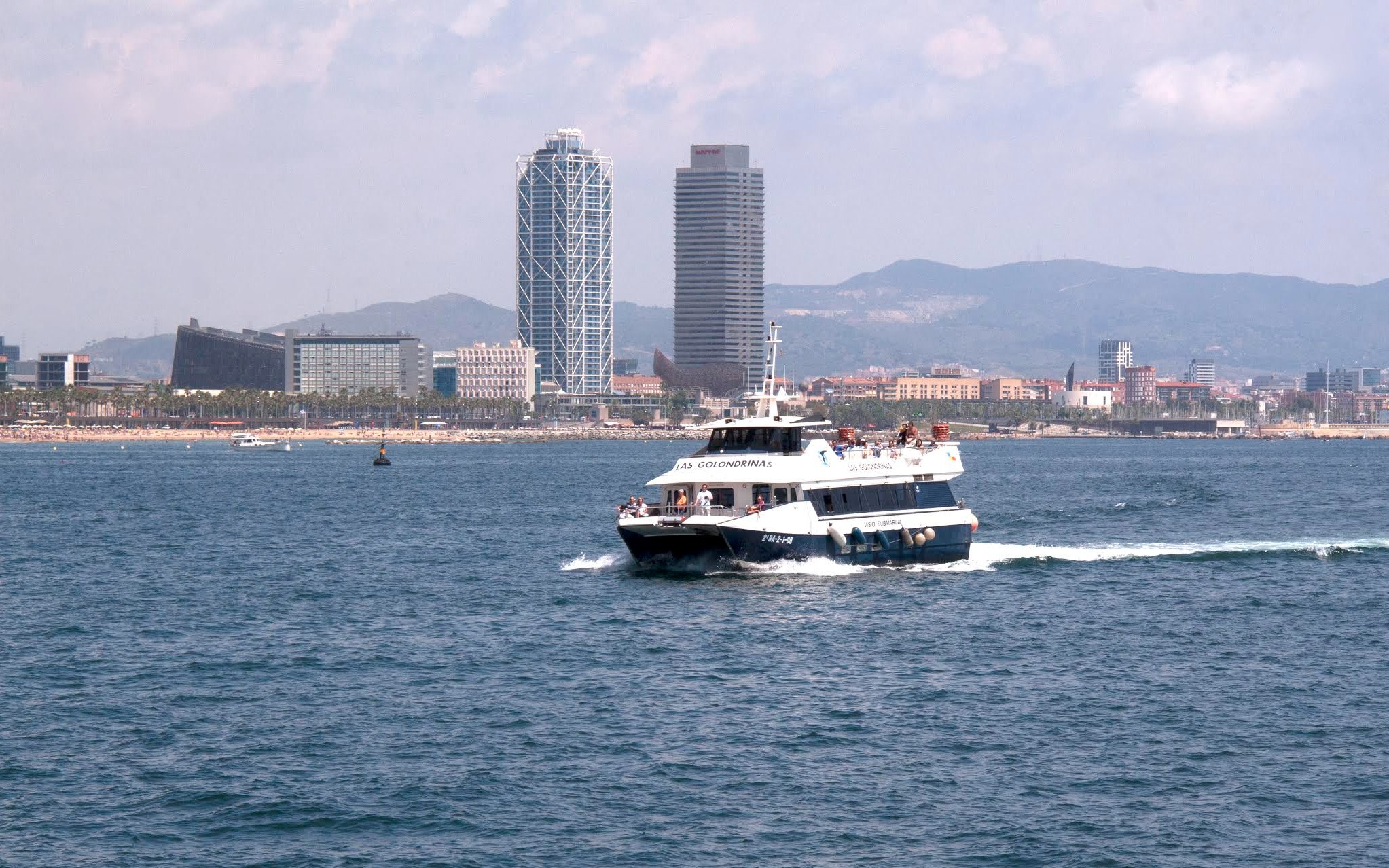 Las Golondrinas Boat Tour in Barcelona