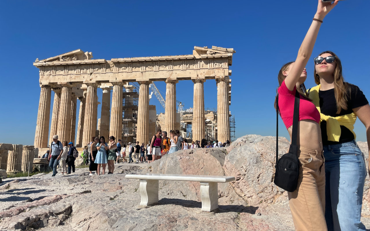 登上雅典衛城，將雅典的壯麗景色盡收眼底，捕捉永生難忘的回憶。