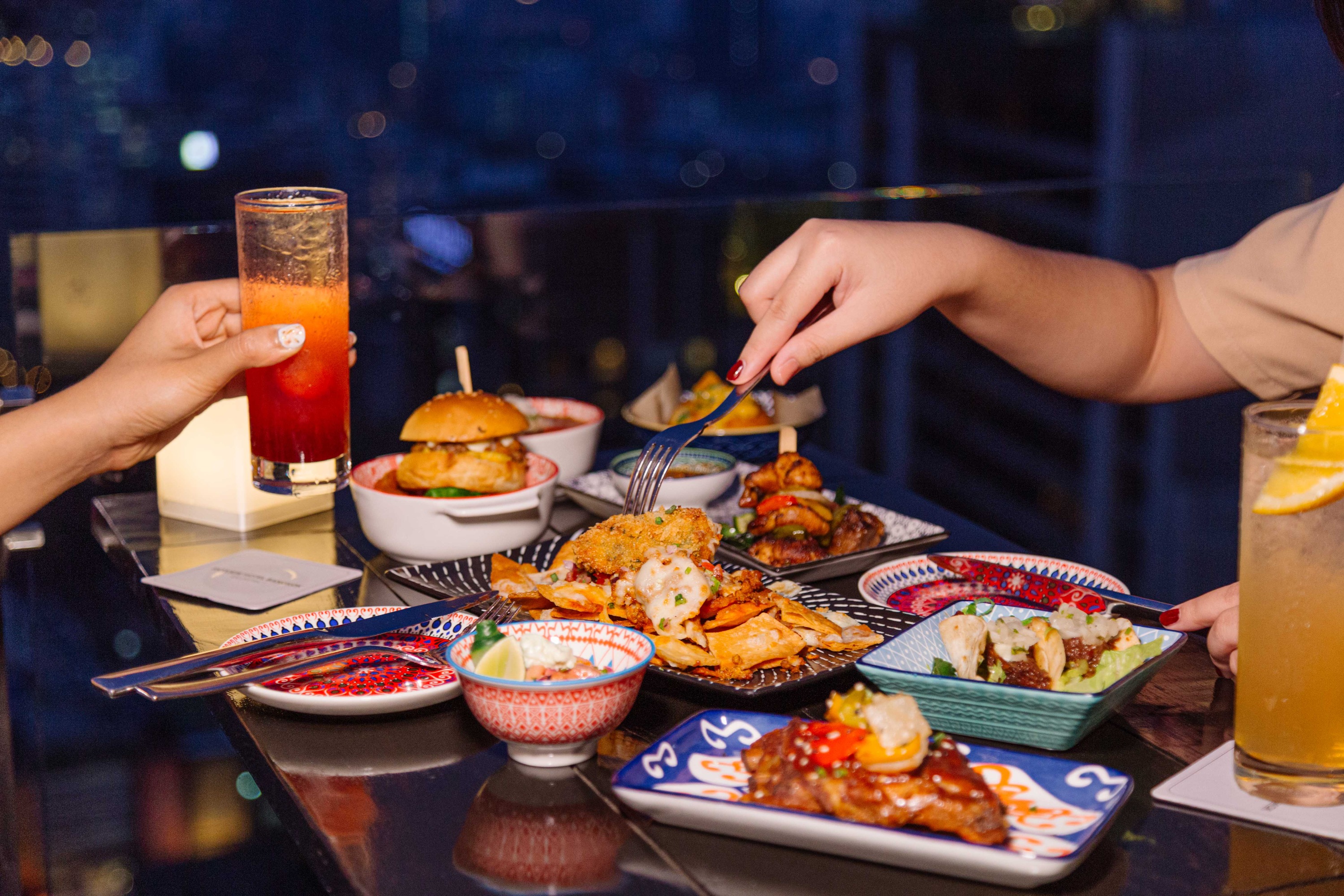 Mojjo Rooftop Lounge & Bar - 曼谷天空風景酒店