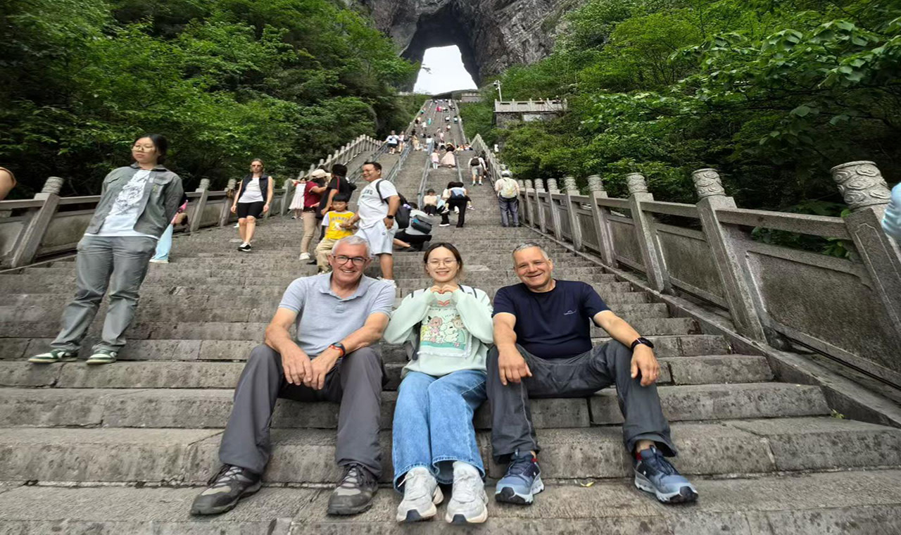 One Day and Night Tour of Tianmen Mountain & Optional The Fox Fairy Show (Includes Pick-up/Drop-off & Optional English Guide)