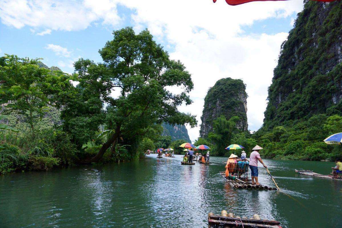 Guilin Yangshuo Yulong River Bamboo Rafting + Fuli Bridge + Xianggong Mountain + Xingping Ancient Town + Wulong Spring Day Tour (2-8 people small group)