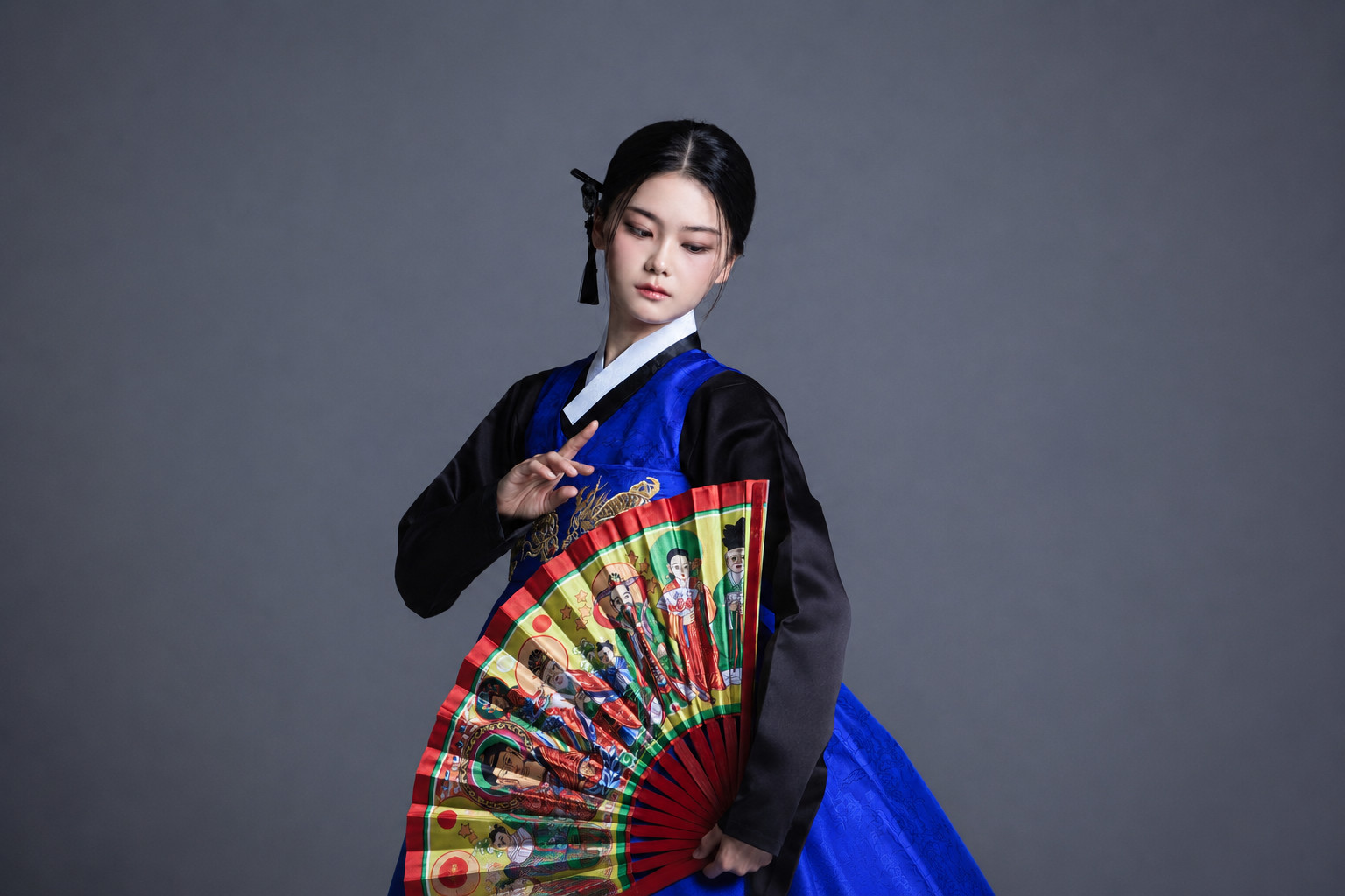 Private Korean Folk Song, Hanbok, Tea & Live Performance in Seoul