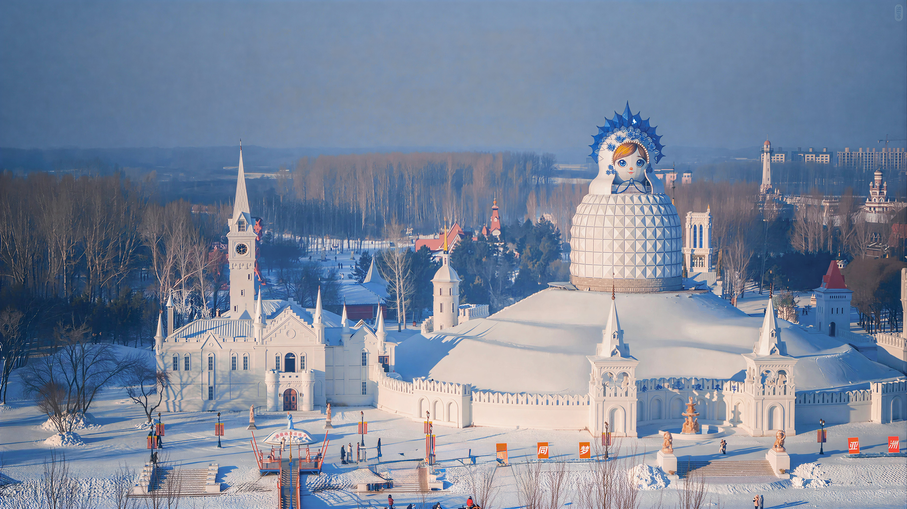 巨型套娃建築,白頂藍飾,童話感拉滿 巨型套娃建築,白頂藍飾,童話感拉滿