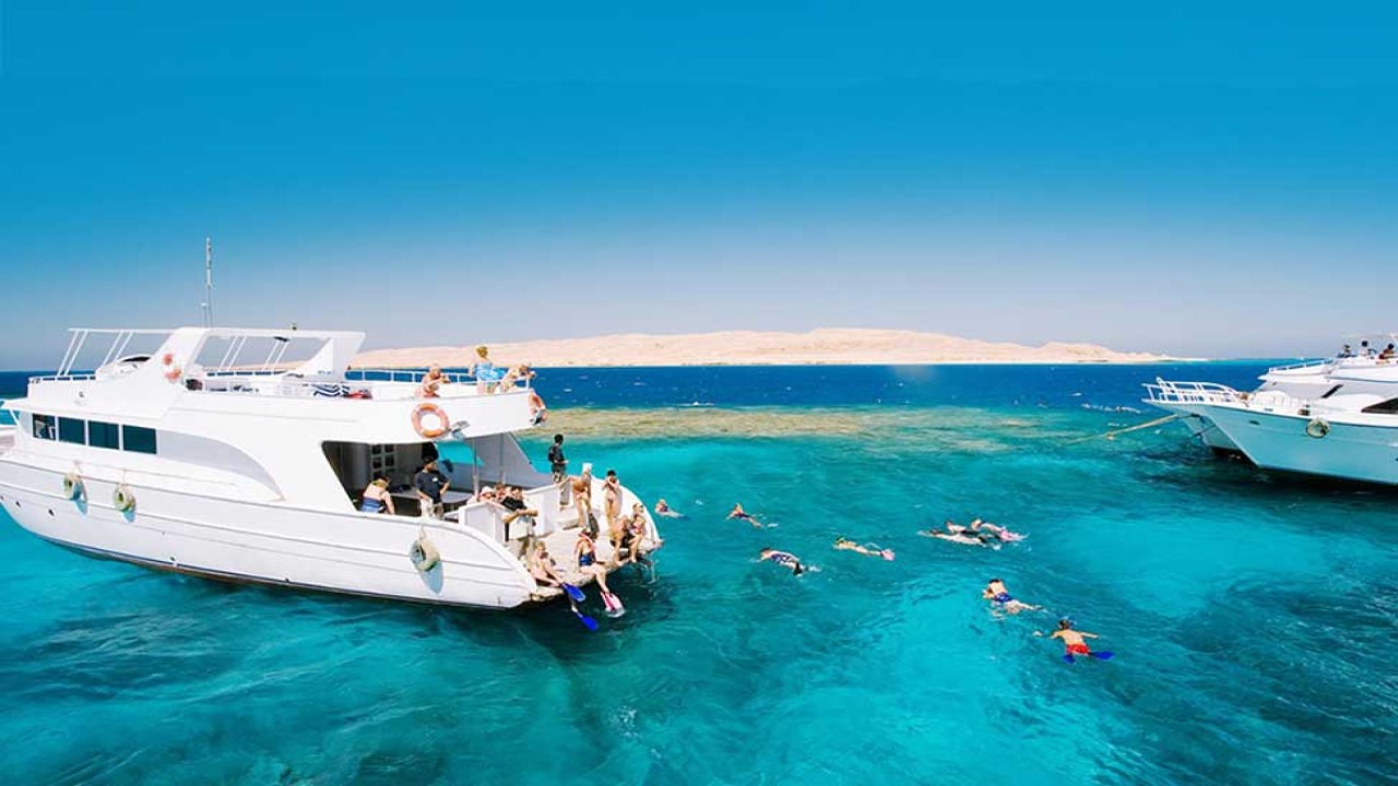 Day in Giftun Island and snorkeling 