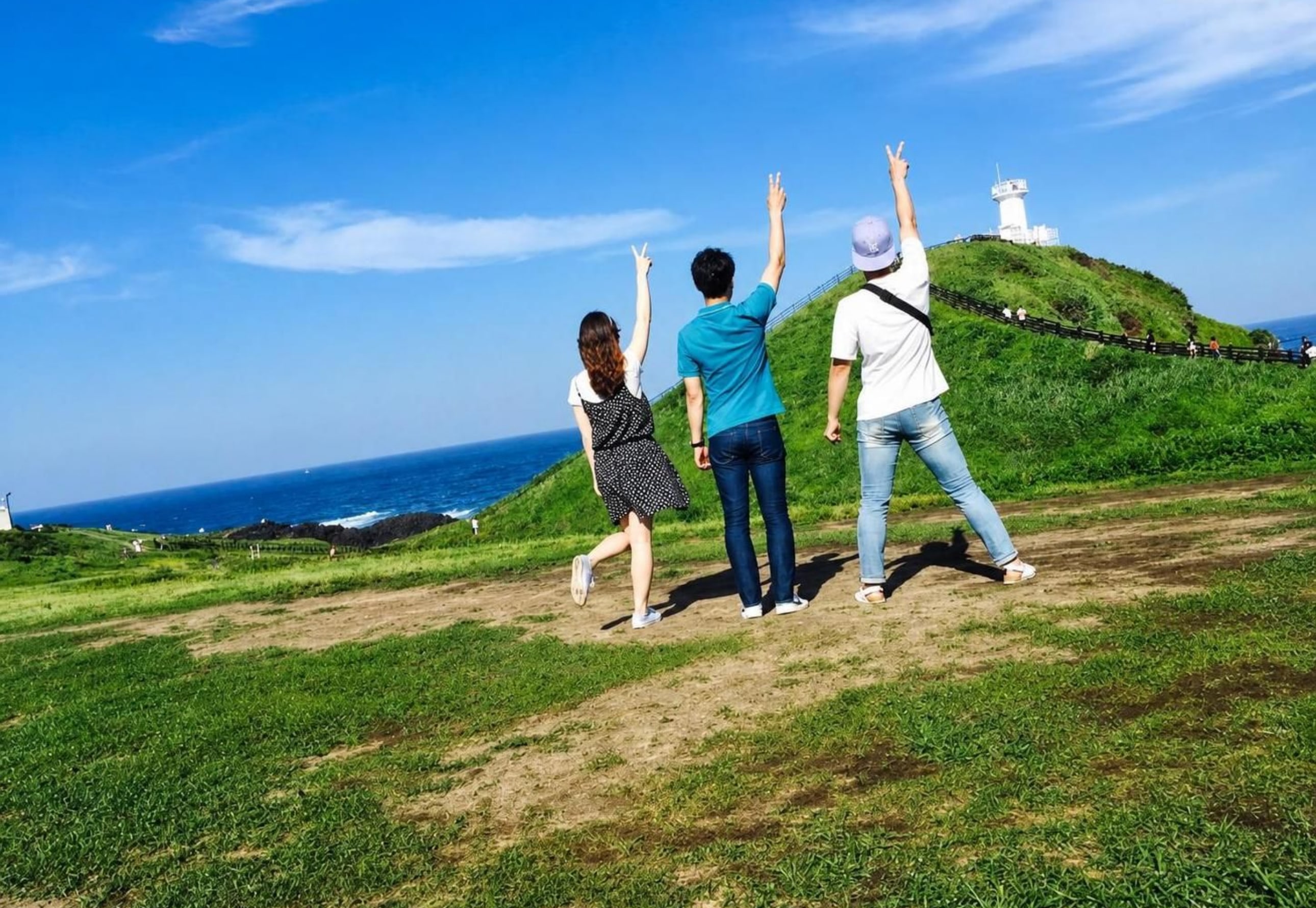 造訪涉地可支，欣賞令人驚嘆的海岸風光和濟州島的標誌性景色。享受壯麗的懸崖、季節性花卉，以及沿著海岸的風景步道——非常適合拍照和享受清新的大自然之旅。