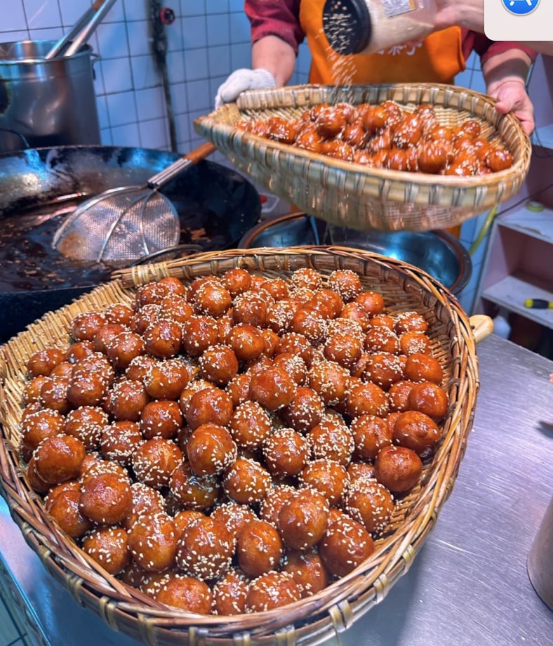 Tipsy Tour: Chengdu Authentic Food and Wine Night Tour