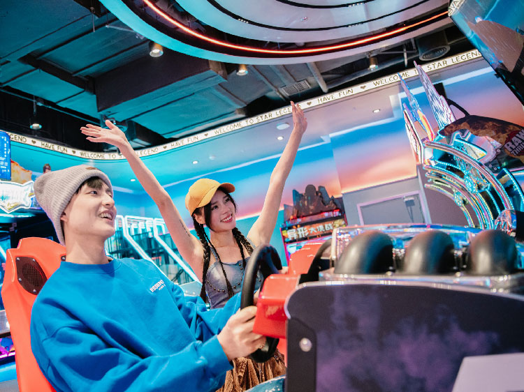 Driving the "Speed 5" on the track, feeling the thrill of speeding (brand promotional image, for reference only, the scenes and projects of each store are different, please refer to the actual experience)