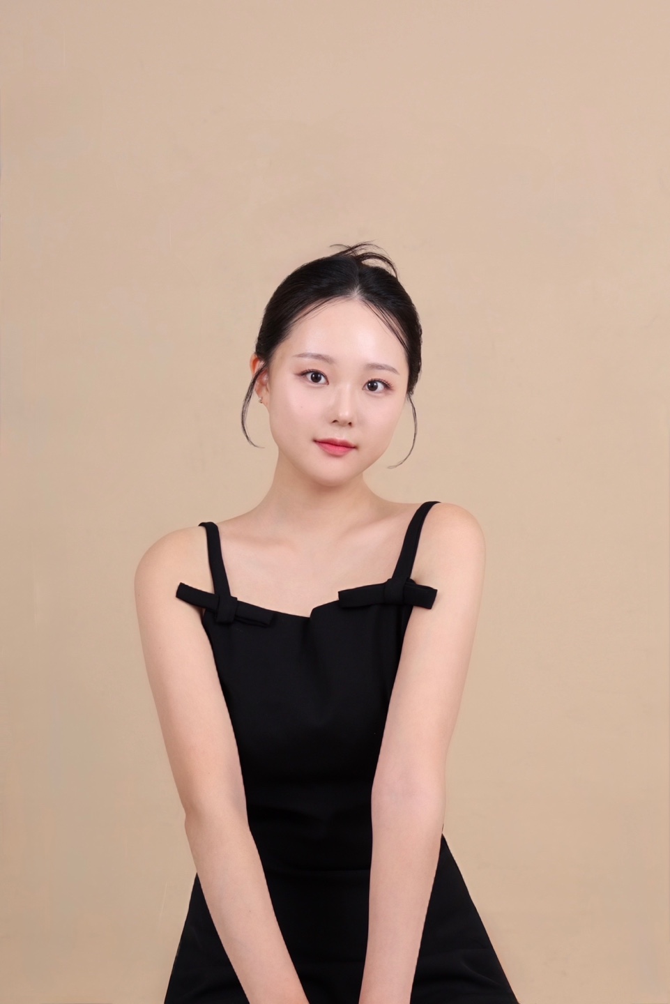 拍攝美照——直接前往我們的合作工作室，拍攝精美的個人資料照片。