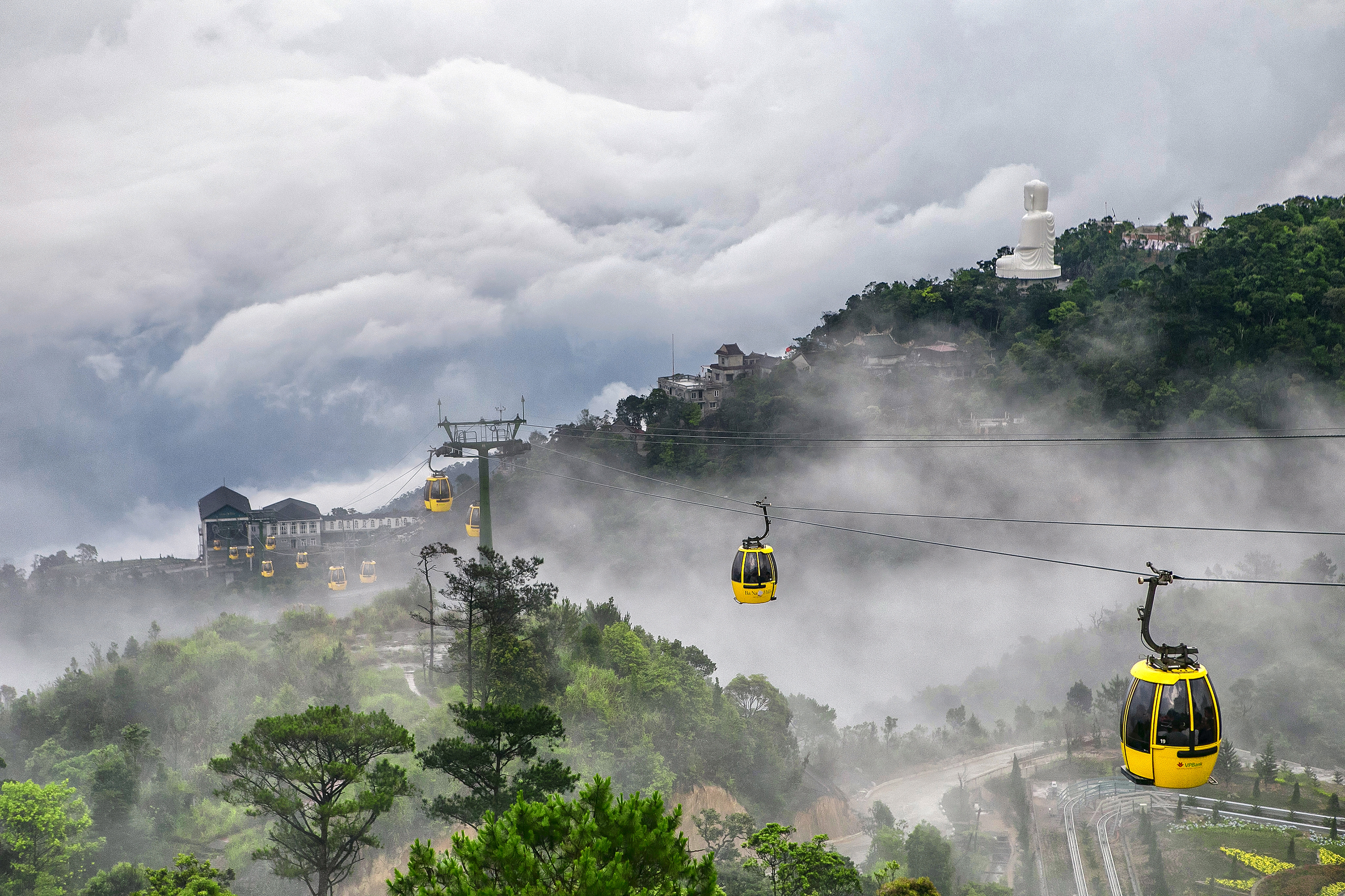 巴拿山太陽世界高山雲霄飛車體驗